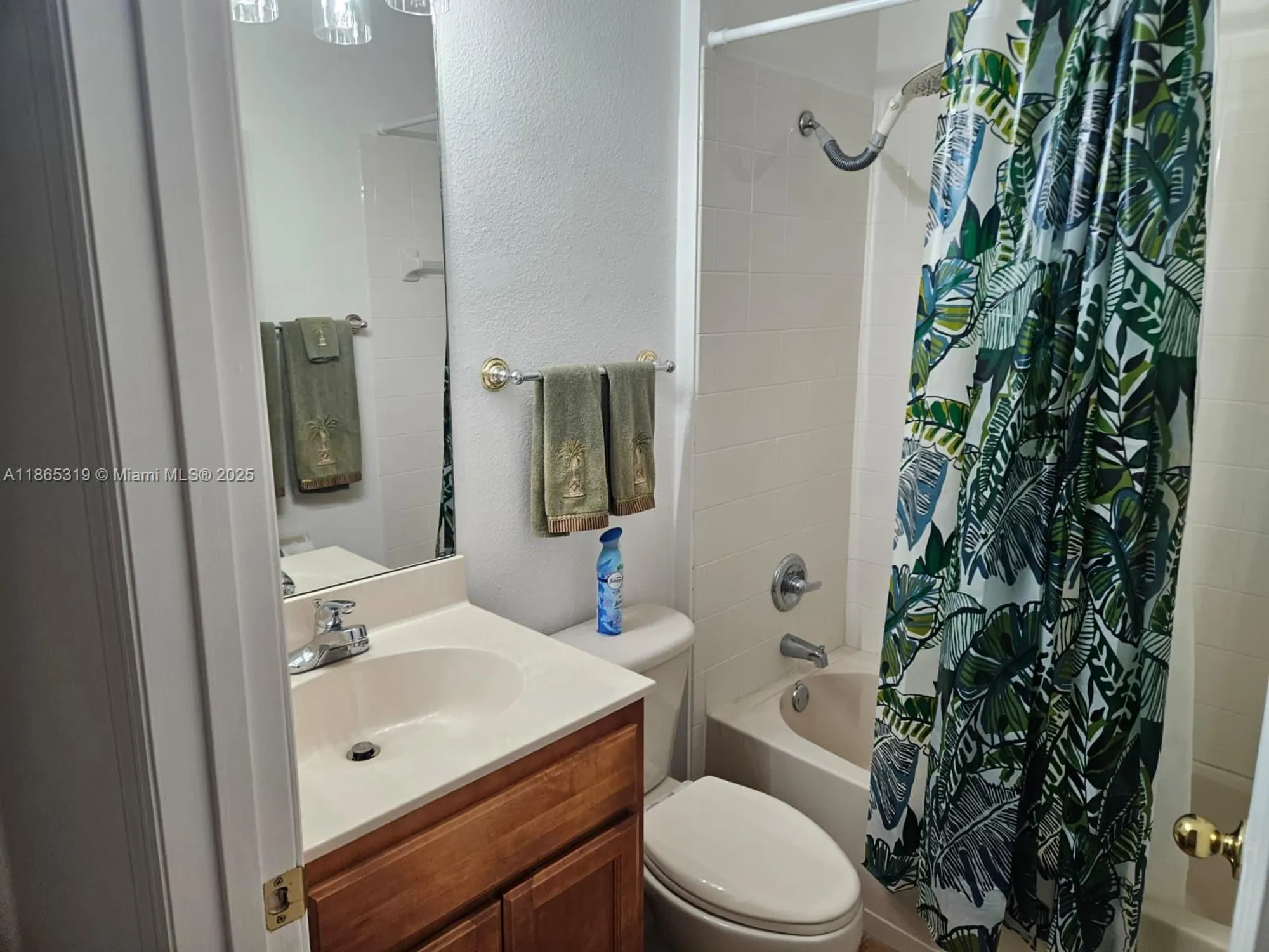 Property Slideshow image 17 of 28 | 115 heron point way, Deland, FL, 32724