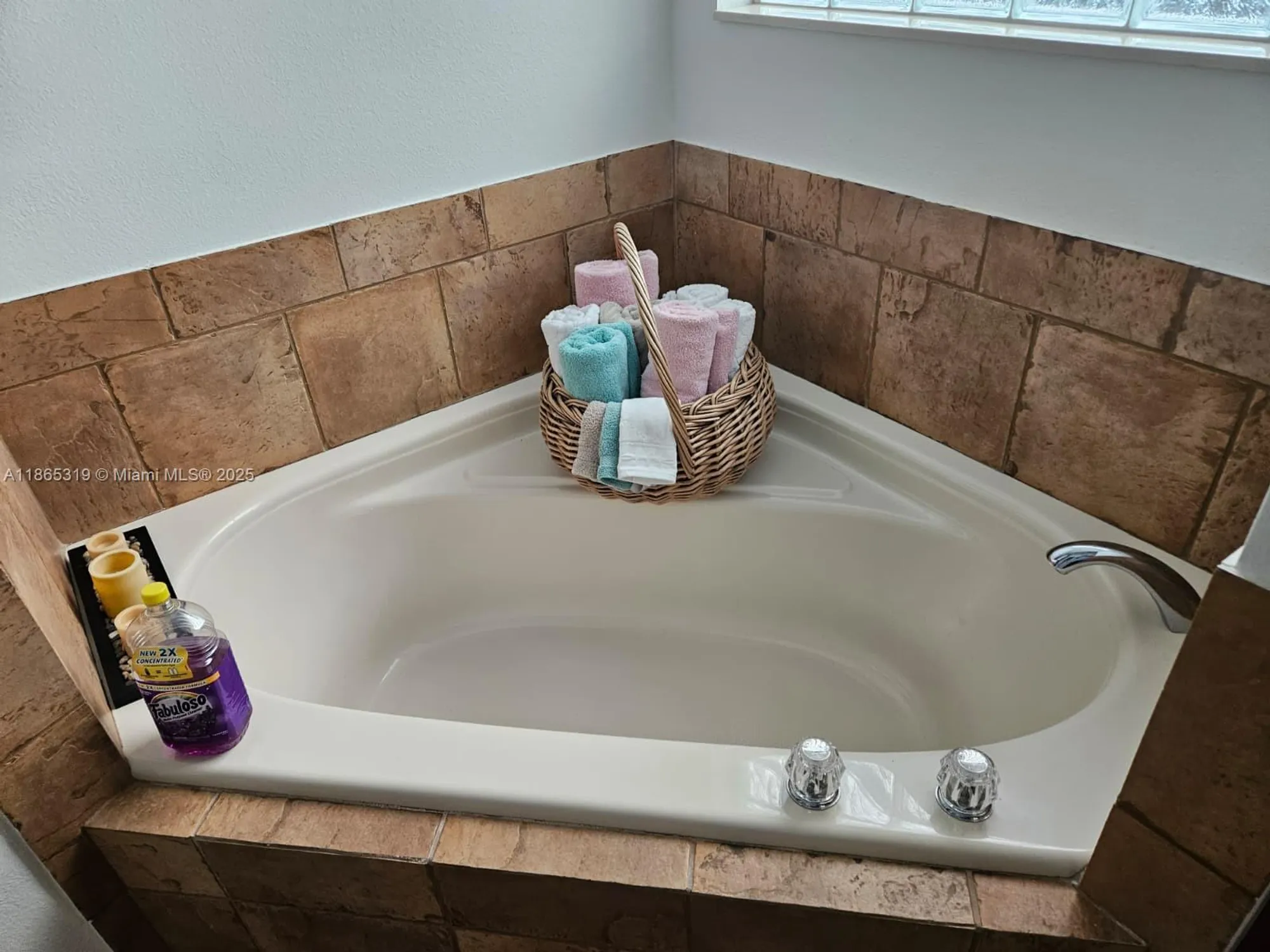 Property Slideshow image 13 of 28 | 115 heron point way, Deland, FL, 32724