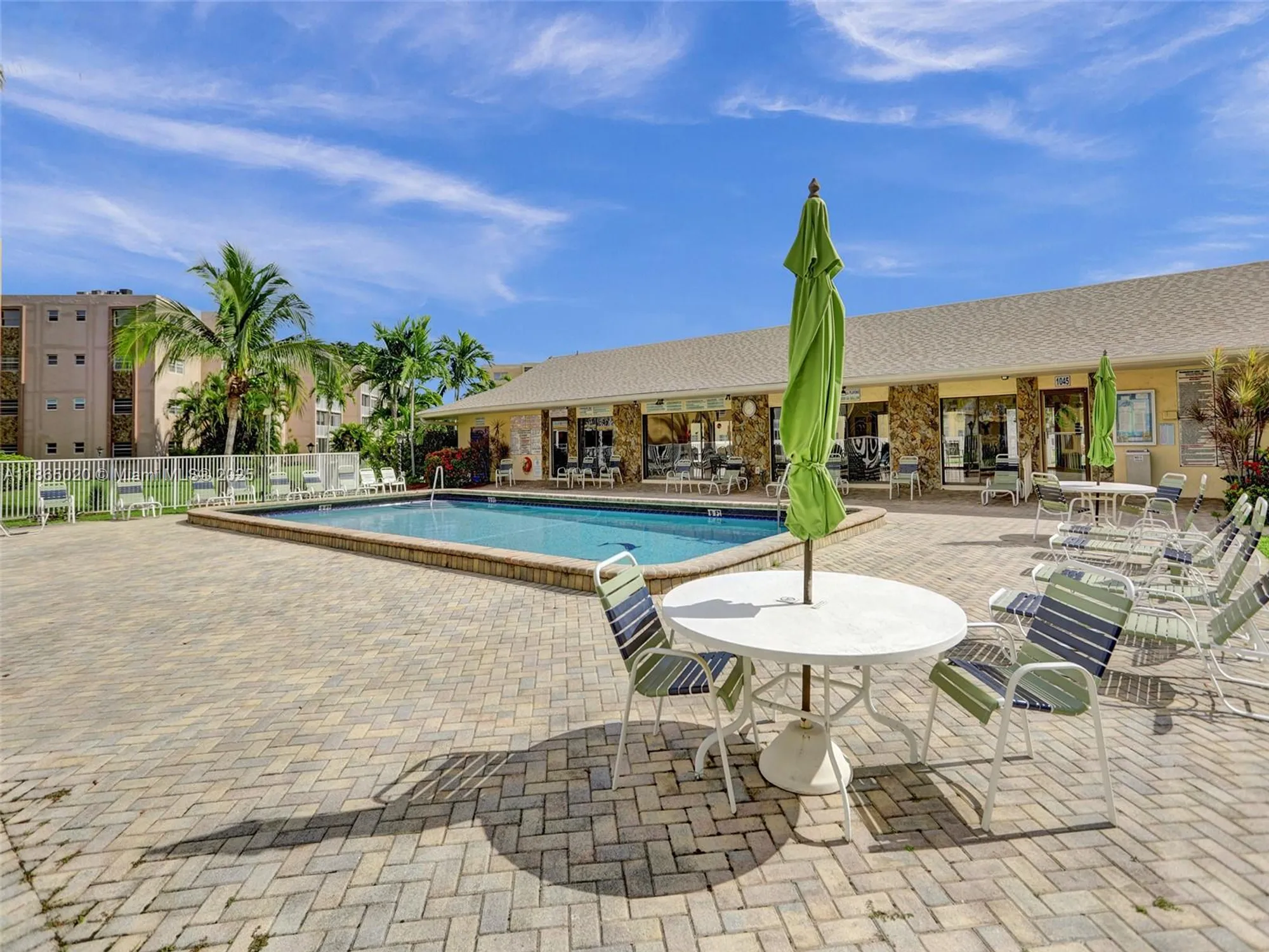 Property Slideshow image 13 of 16 | 205 se 11th ter 302, Dania Beach, FL, 33004