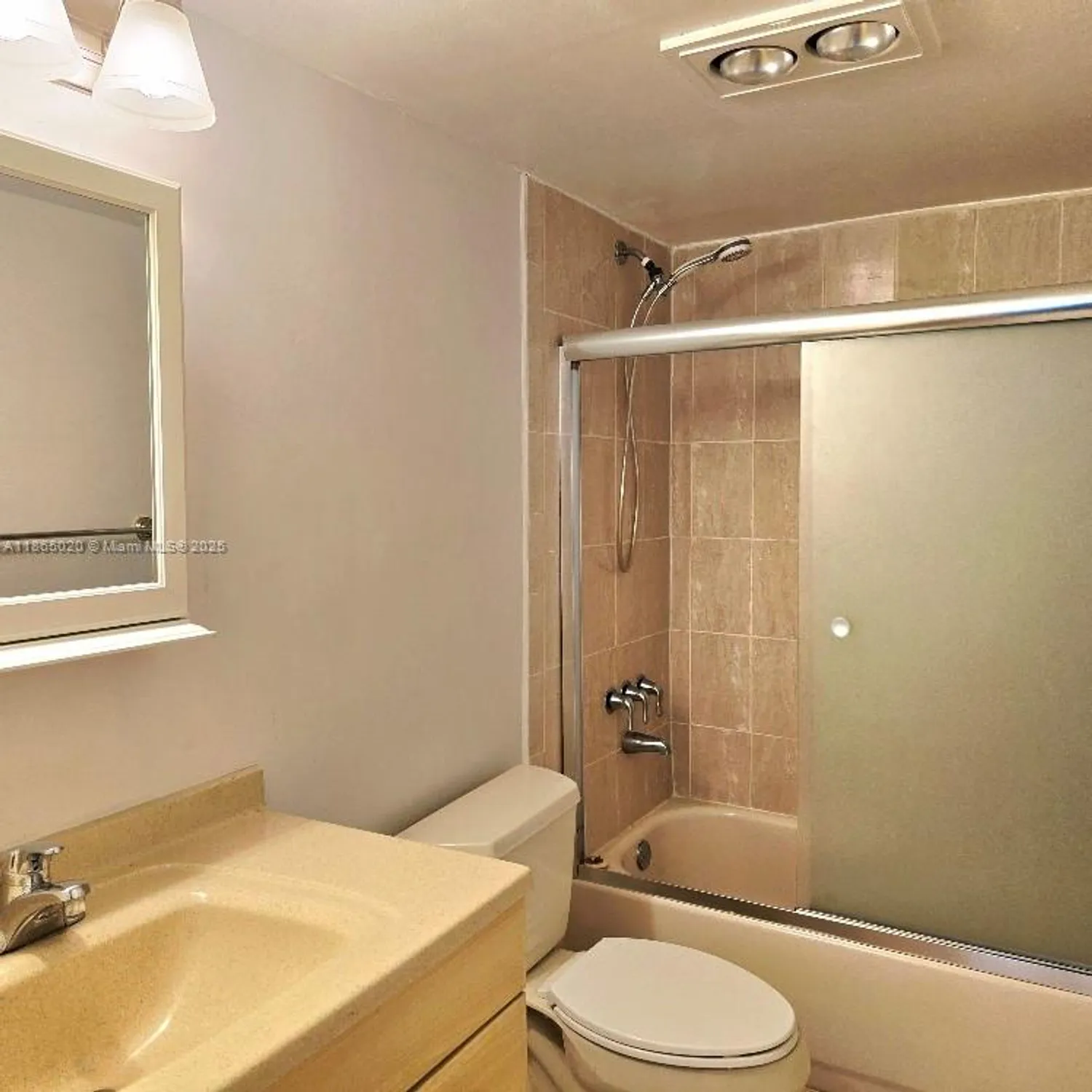 Property Slideshow image 9 of 16 | 205 se 11th ter 302, Dania Beach, FL, 33004