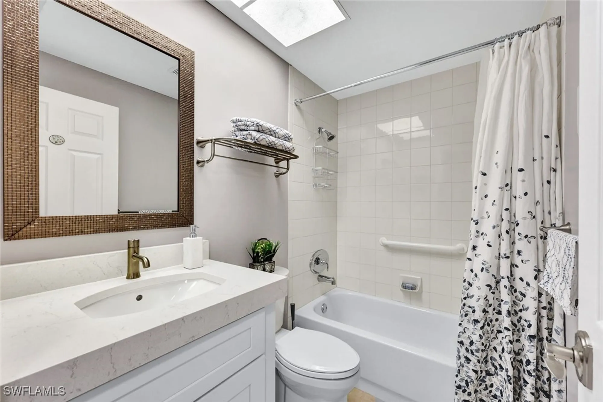 Property Slideshow image 14 of 19 | 859 tanbark dr 103, Naples, FL, 34108