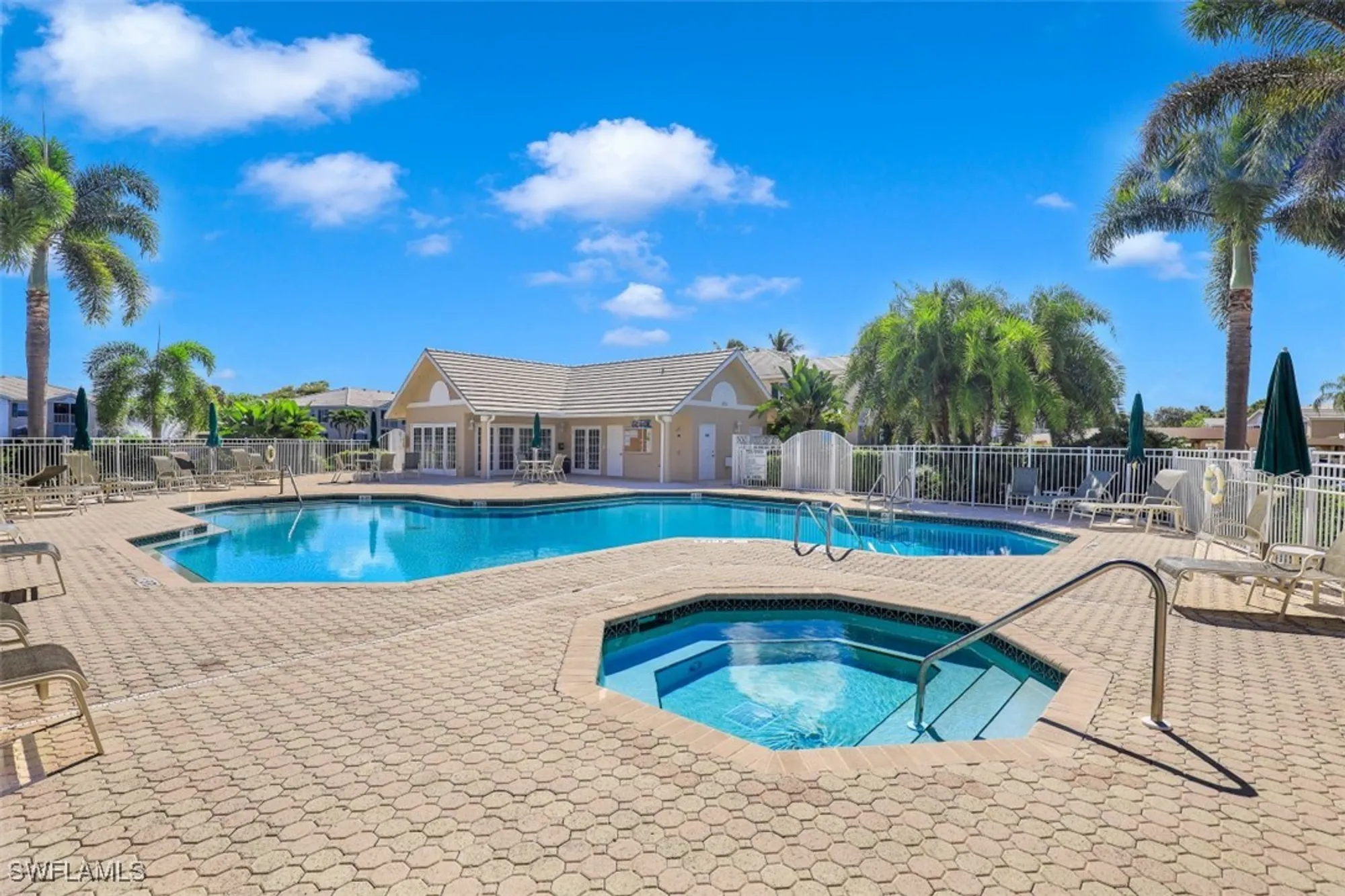 Property Slideshow image 18 of 19 | 859 tanbark dr 103, Naples, FL, 34108