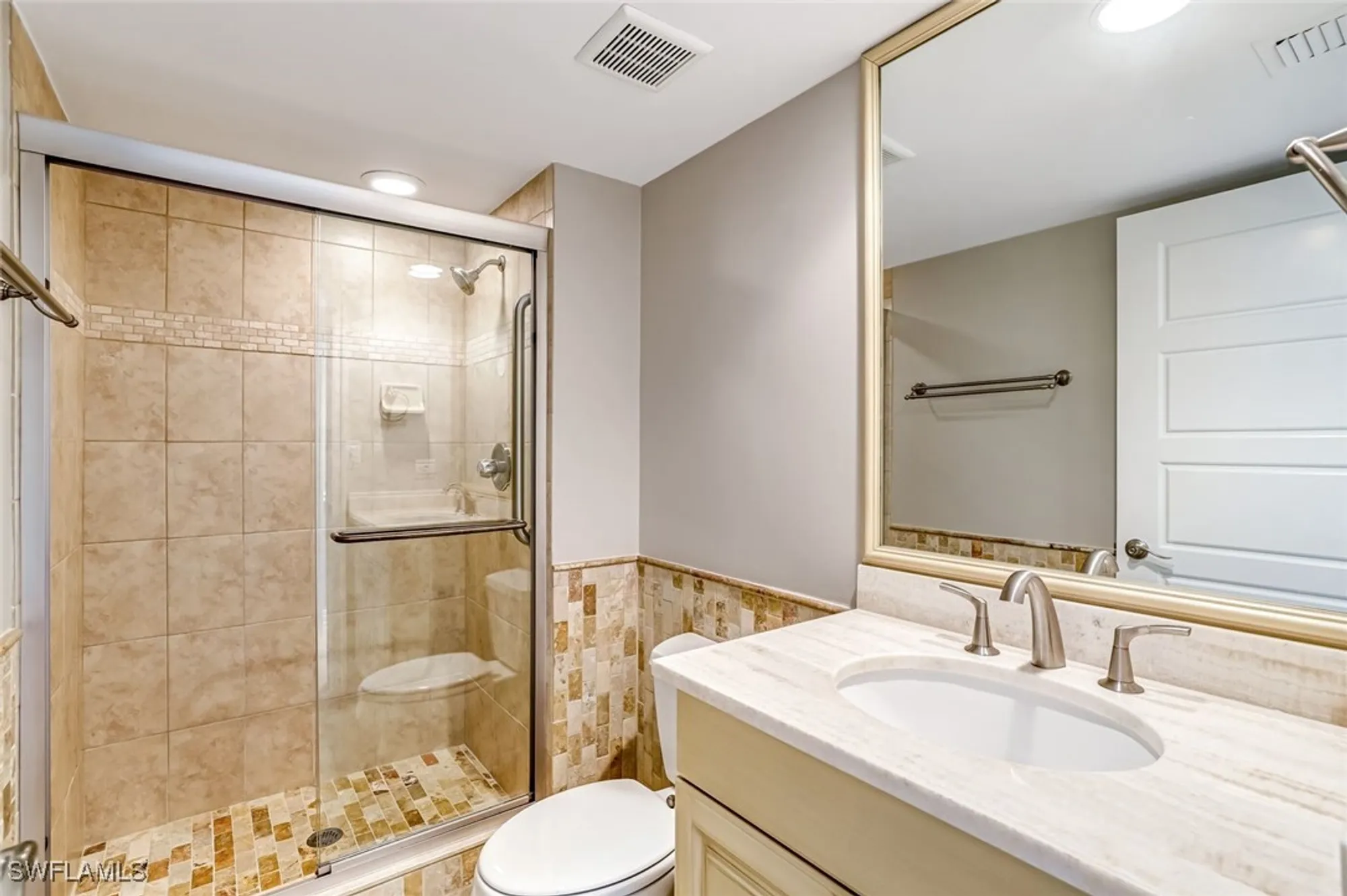 Property Slideshow image 14 of 28 | 3430 gulf shore blvd 5j, Naples, FL, 34103