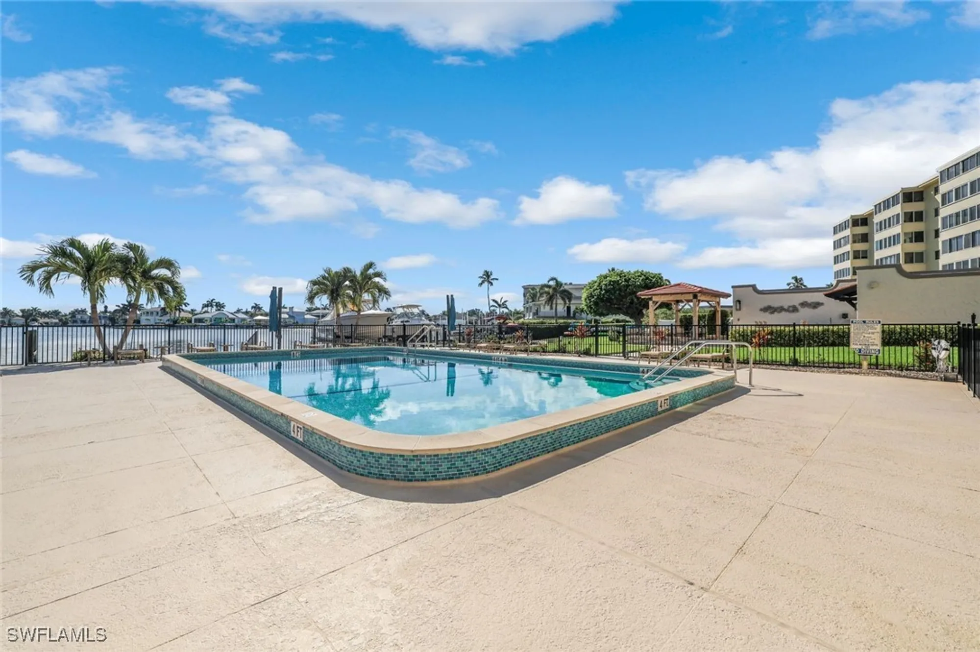 Property Slideshow image 18 of 28 | 3430 gulf shore blvd 5j, Naples, FL, 34103