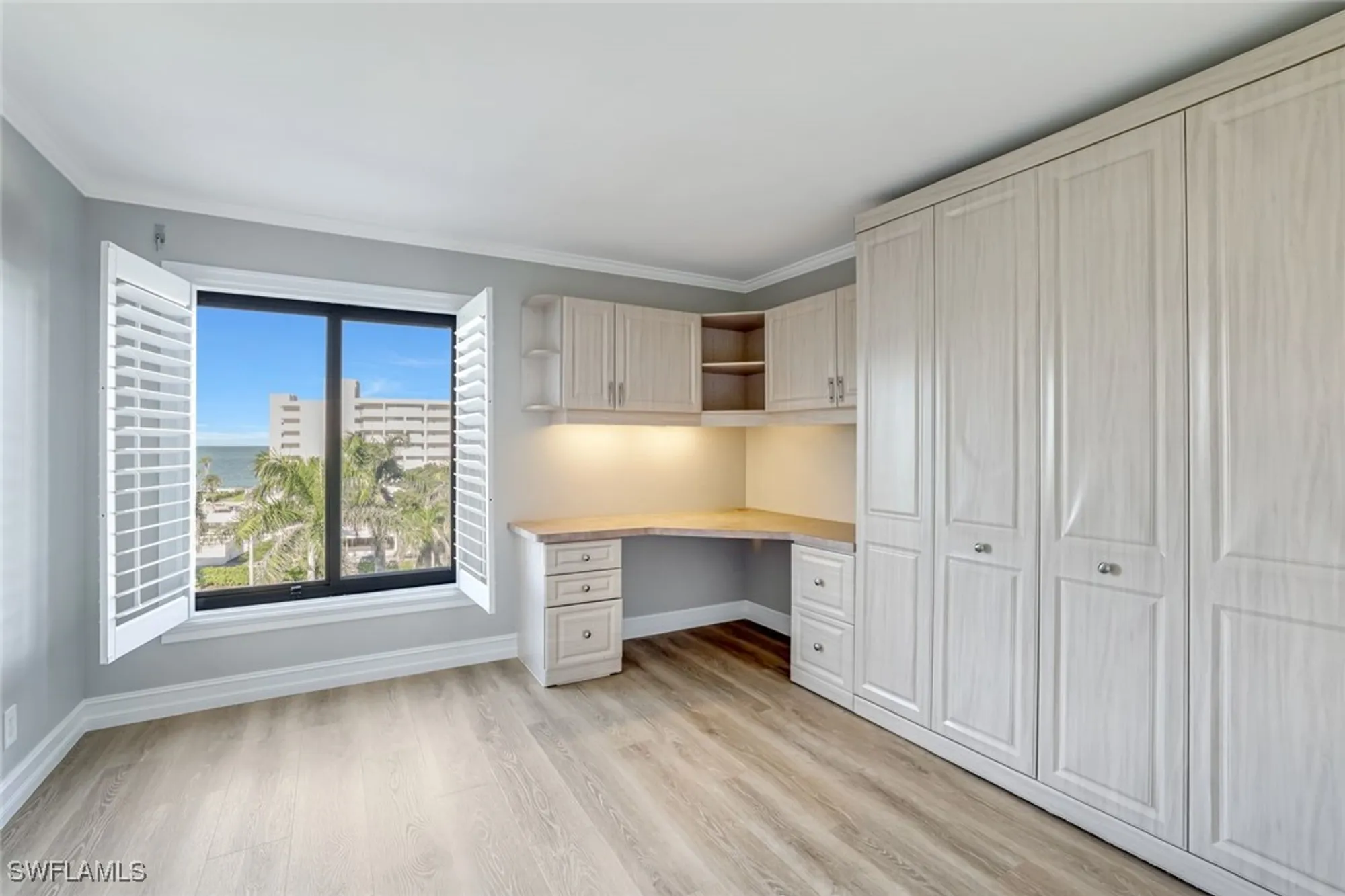 Property Slideshow image 13 of 28 | 3430 gulf shore blvd 5j, Naples, FL, 34103