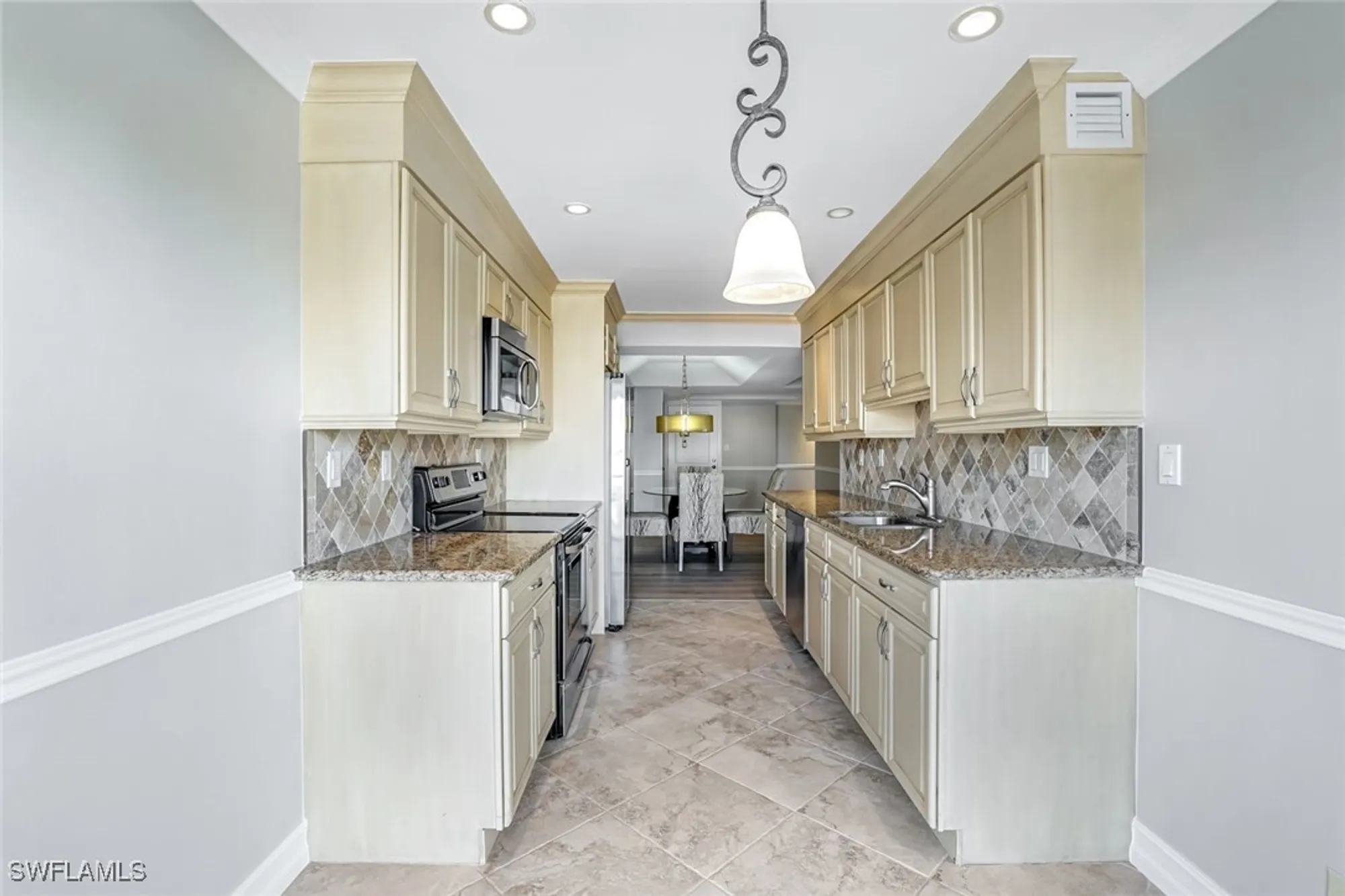 Property Slideshow image 6 of 28 | 3430 gulf shore blvd 5j, Naples, FL, 34103