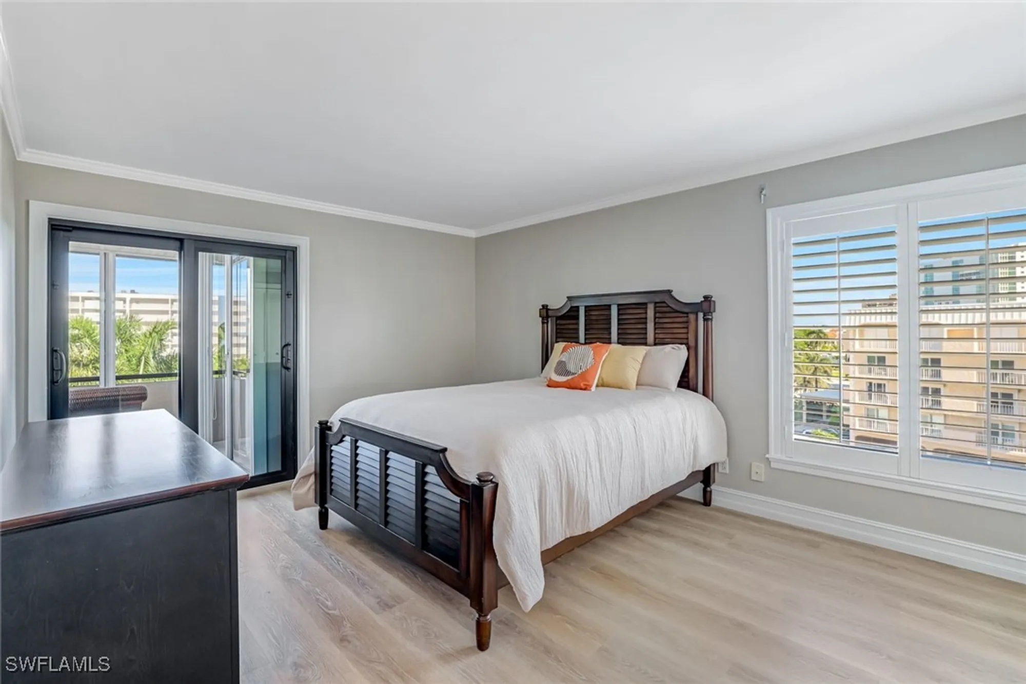 Property Slideshow image 8 of 28 | 3430 gulf shore blvd 5j, Naples, FL, 34103