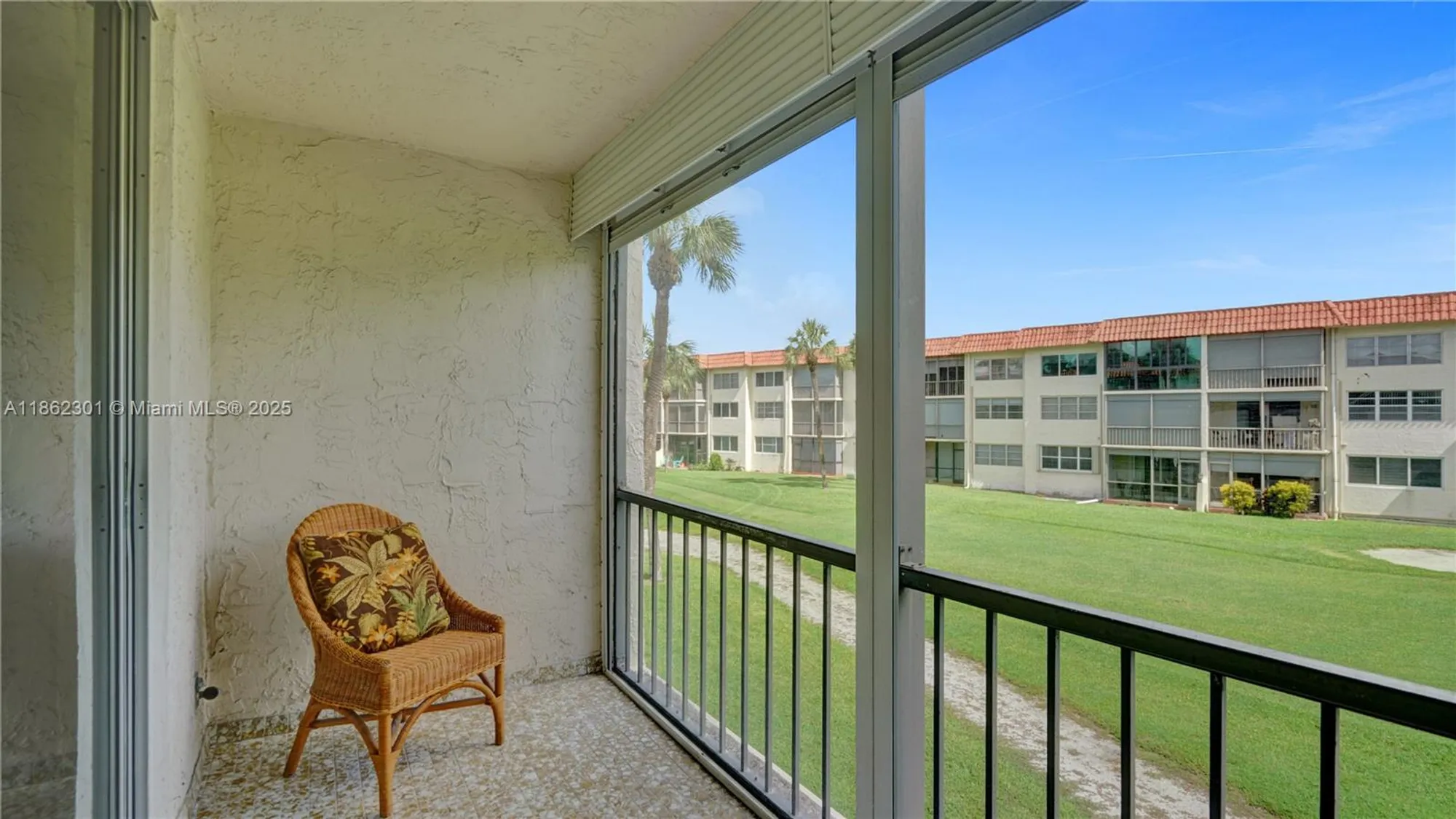 Property Slideshow image 19 of 26 | 681 s hollybrook dr 203, Pembroke Pines, FL, 33025