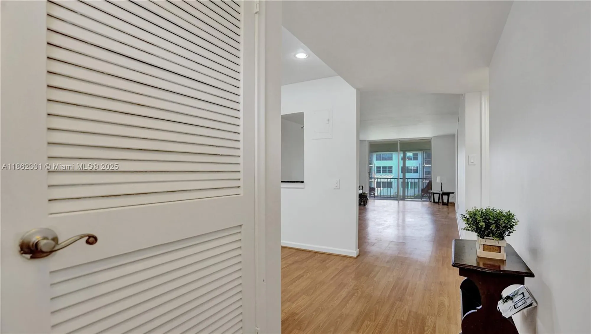 Property Slideshow image 2 of 26 | 681 s hollybrook dr 203, Pembroke Pines, FL, 33025