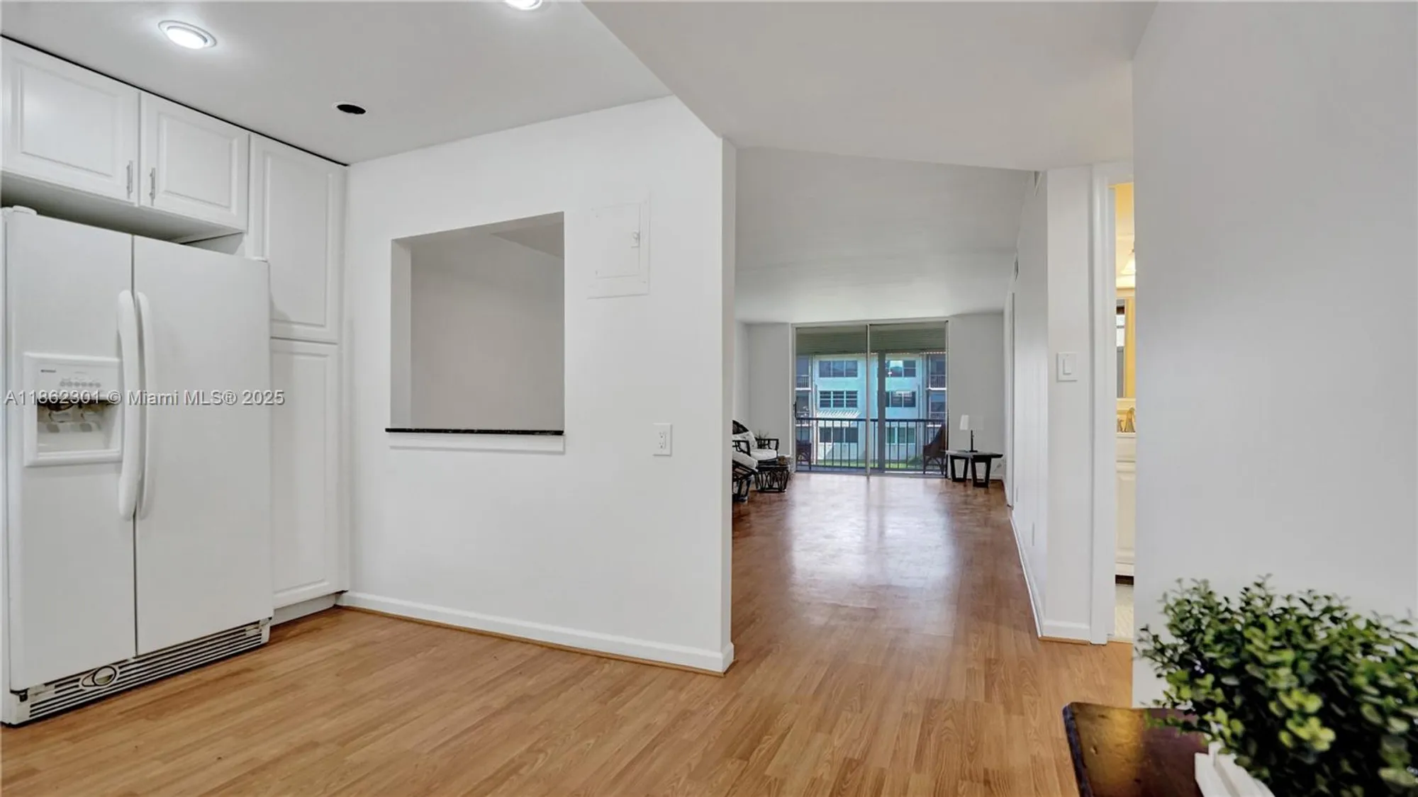 Property Slideshow image 3 of 26 | 681 s hollybrook dr 203, Pembroke Pines, FL, 33025