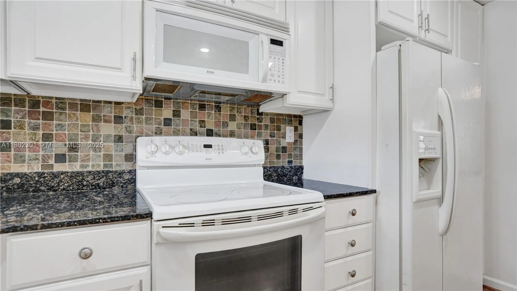 Property Slideshow image 4 of 26 | 681 s hollybrook dr 203, Pembroke Pines, FL, 33025