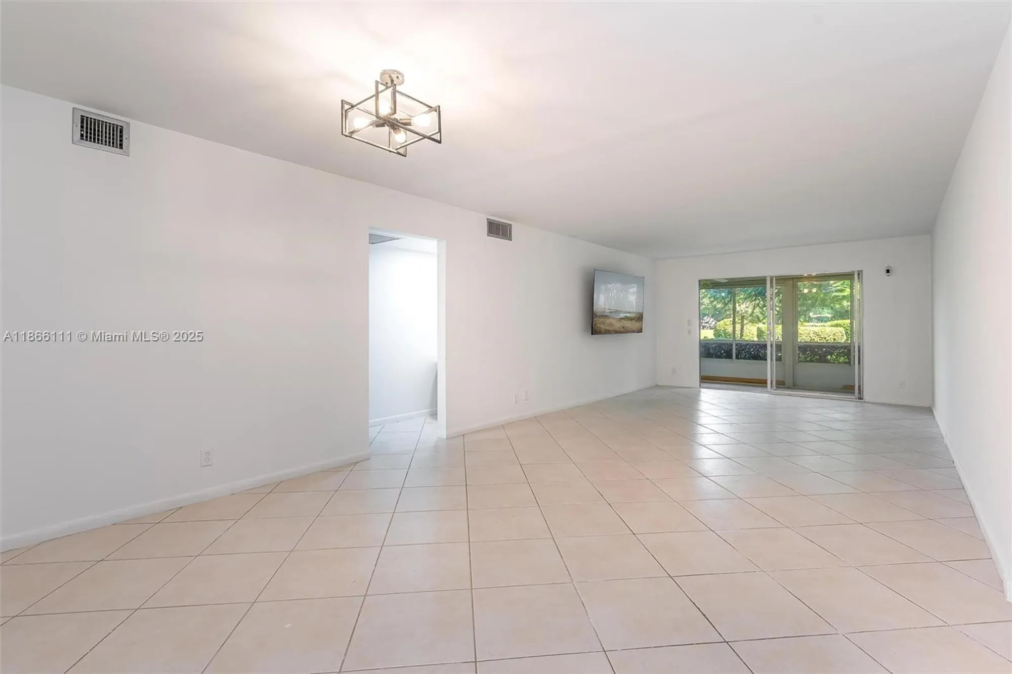 Property Slideshow image 8 of 21 | 4701 martinique dr k1, Coconut Creek, FL, 33066