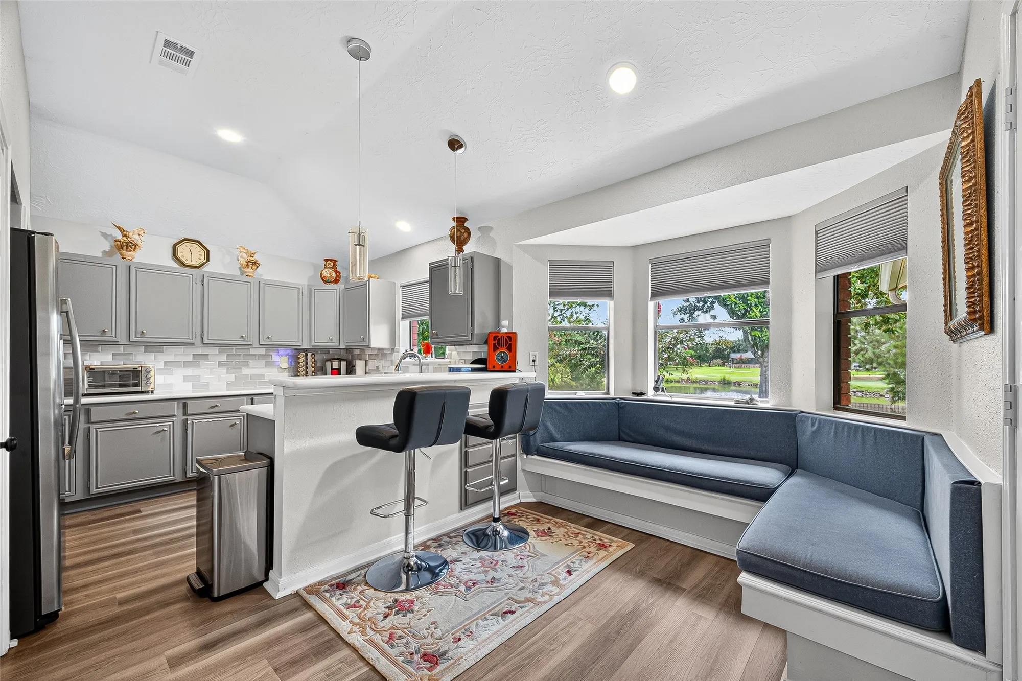 Property Slideshow image 14 of 36 | 827 w peach hollow cir, Pearland, TX, 77584