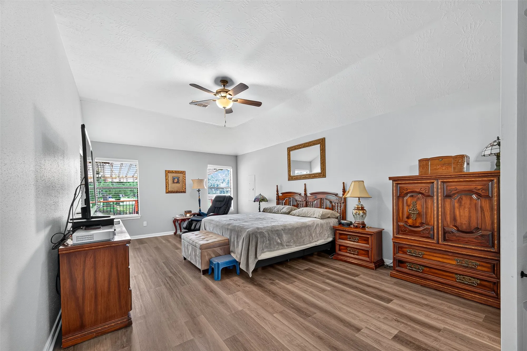 Property Slideshow image 24 of 36 | 827 w peach hollow cir, Pearland, TX, 77584