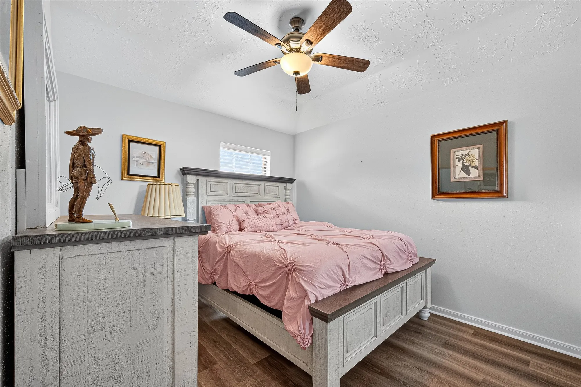 Property Slideshow image 25 of 36 | 827 w peach hollow cir, Pearland, TX, 77584