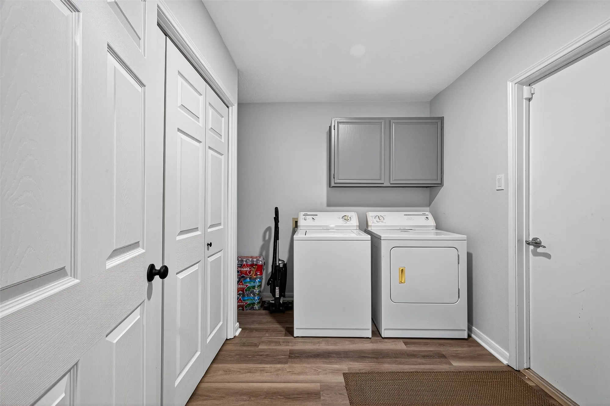 Property Slideshow image 27 of 36 | 827 w peach hollow cir, Pearland, TX, 77584