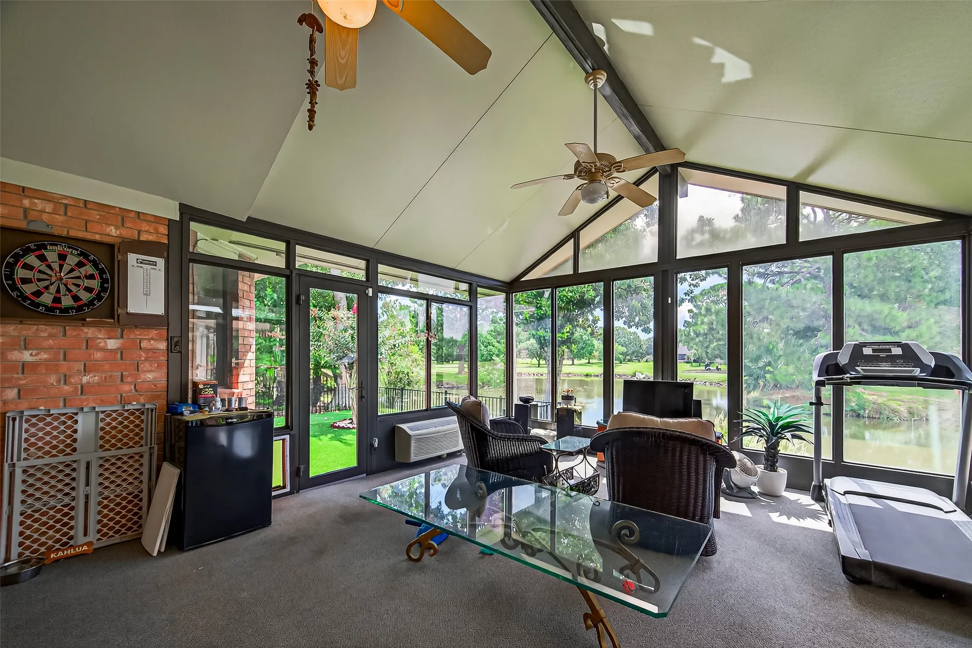 Property Slideshow image 28 of 36 | 827 w peach hollow cir, Pearland, TX, 77584