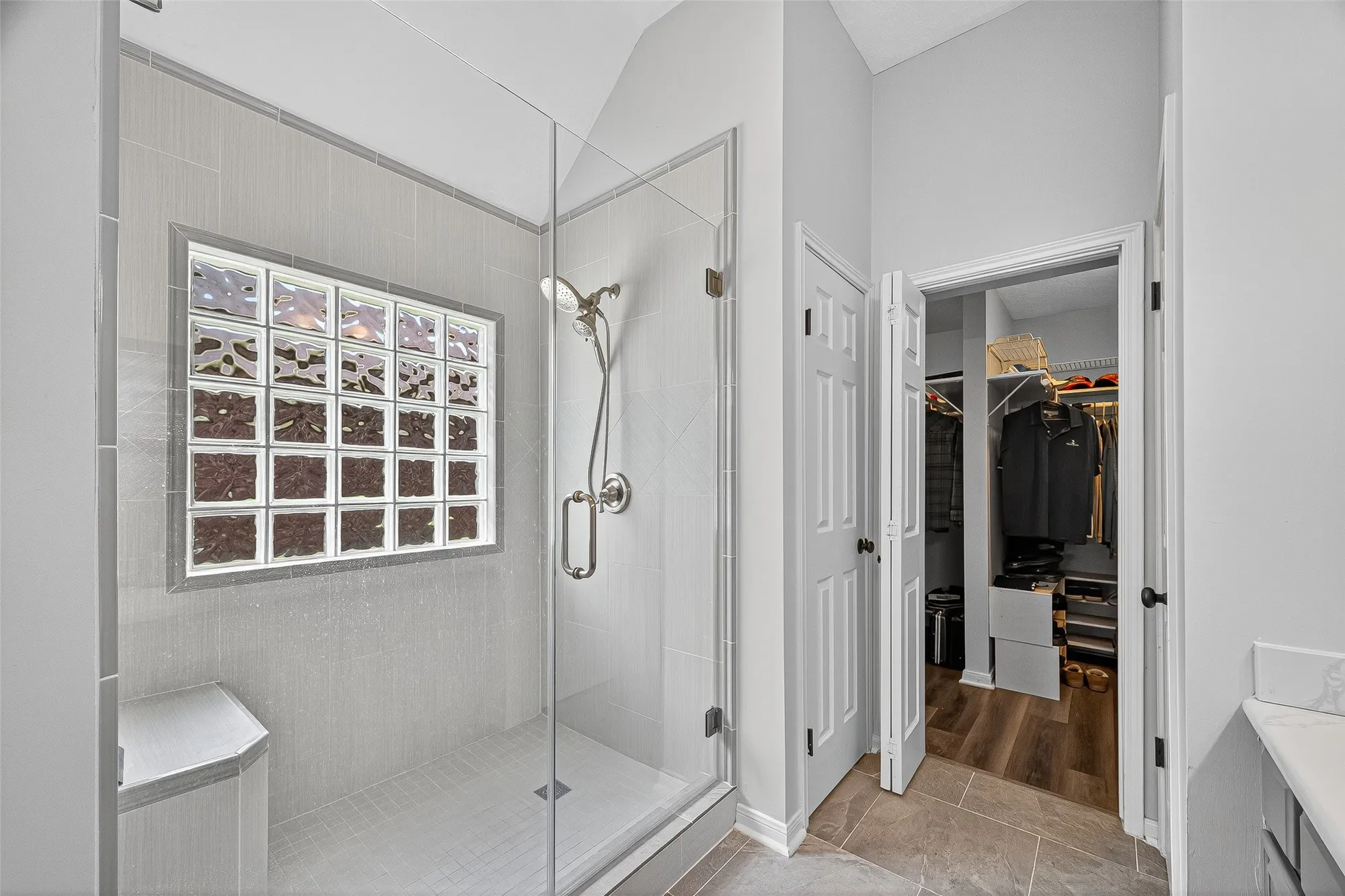 Property Slideshow image 20 of 36 | 827 w peach hollow cir, Pearland, TX, 77584