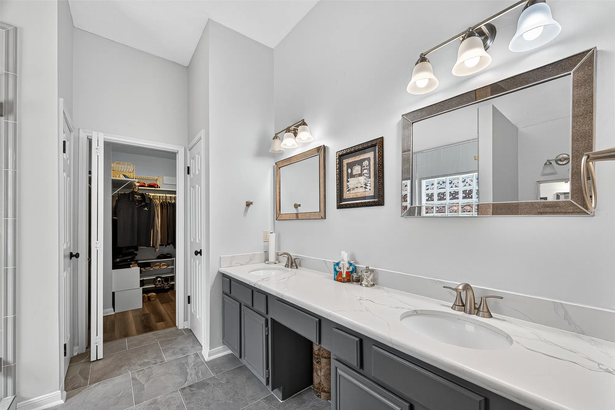 Property Slideshow image 21 of 36 | 827 w peach hollow cir, Pearland, TX, 77584