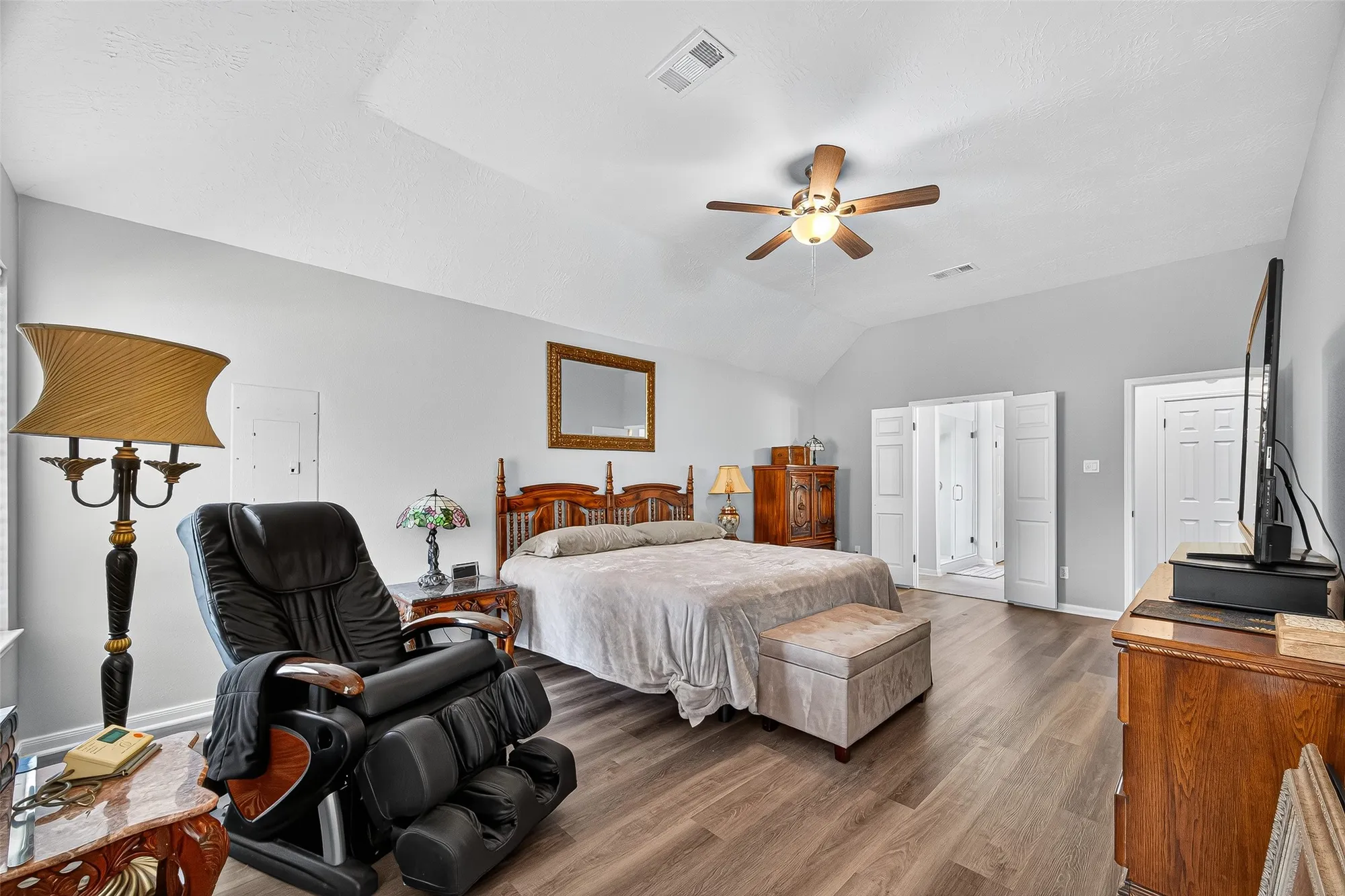 Property Slideshow image 22 of 36 | 827 w peach hollow cir, Pearland, TX, 77584