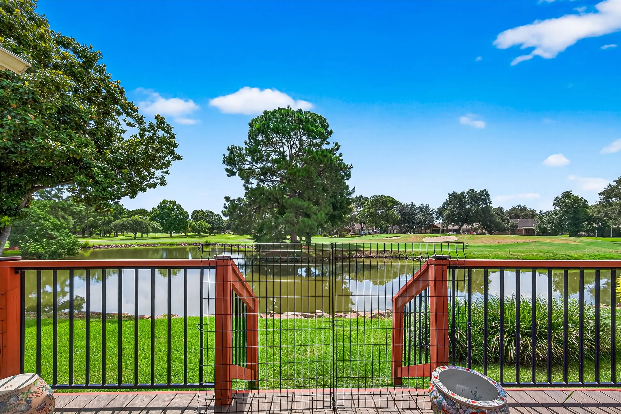 Property Slideshow image 34 of 36 | 827 w peach hollow cir, Pearland, TX, 77584