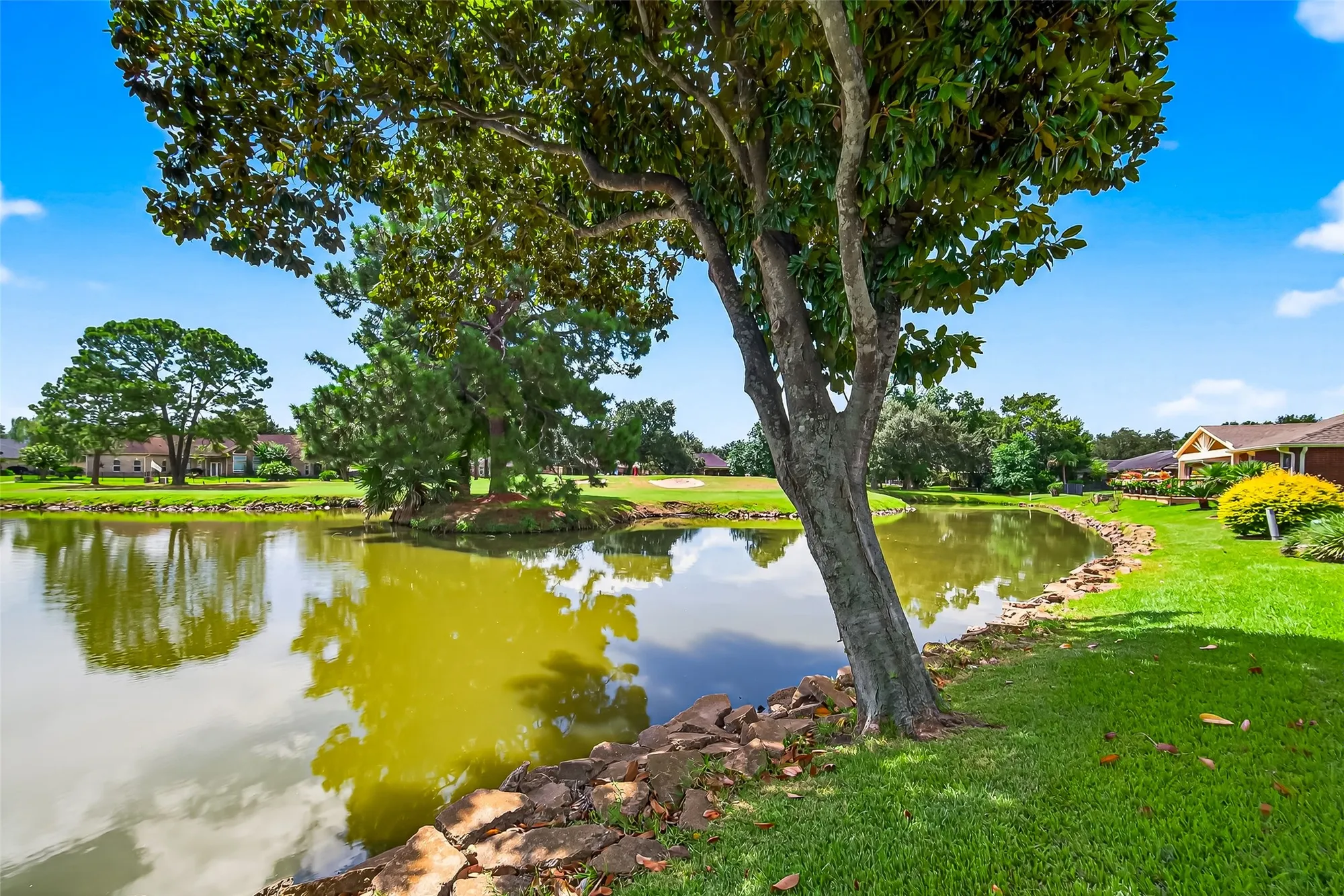 Property Slideshow image 36 of 36 | 827 w peach hollow cir, Pearland, TX, 77584