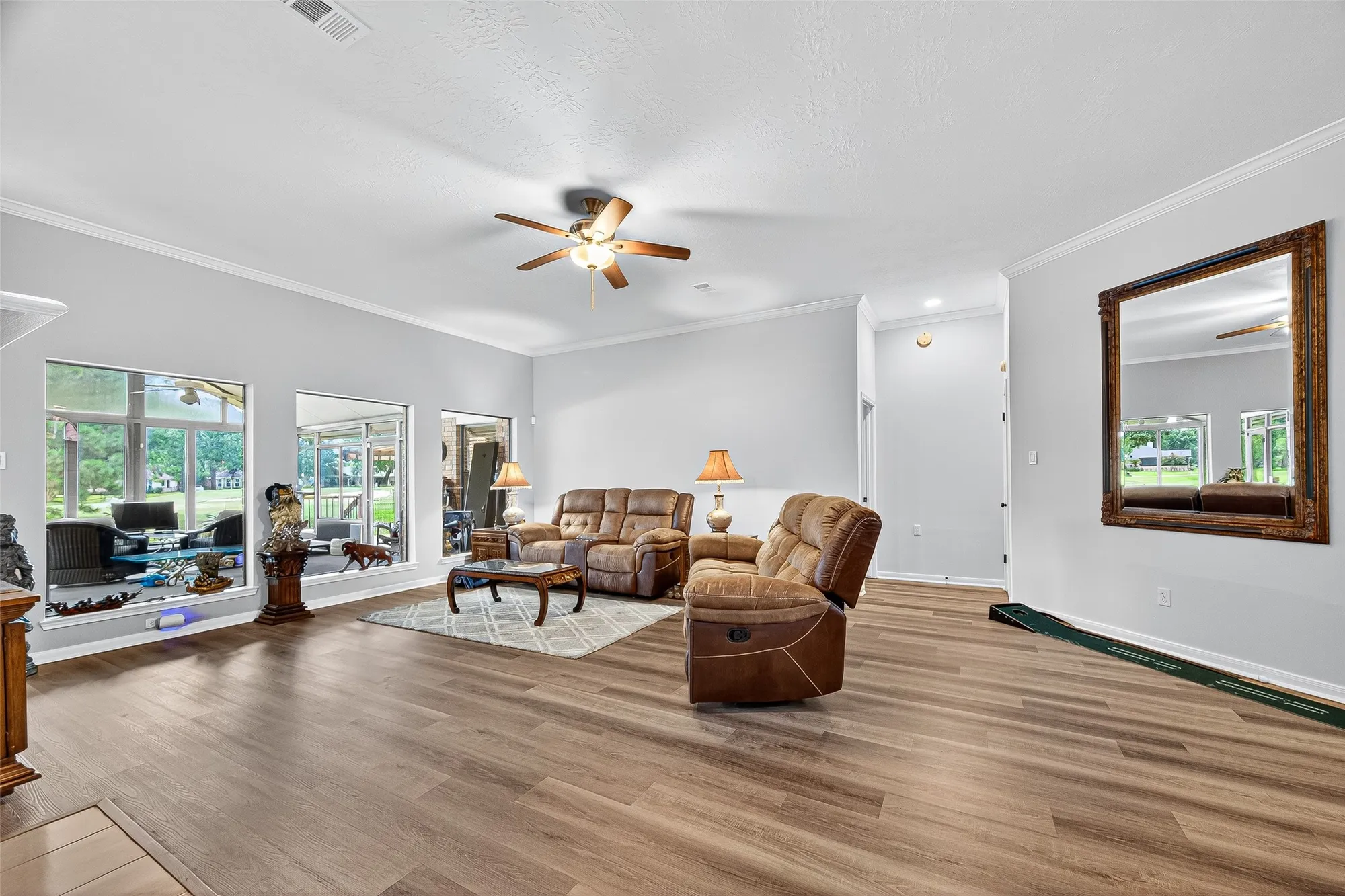 Property Slideshow image 7 of 36 | 827 w peach hollow cir, Pearland, TX, 77584
