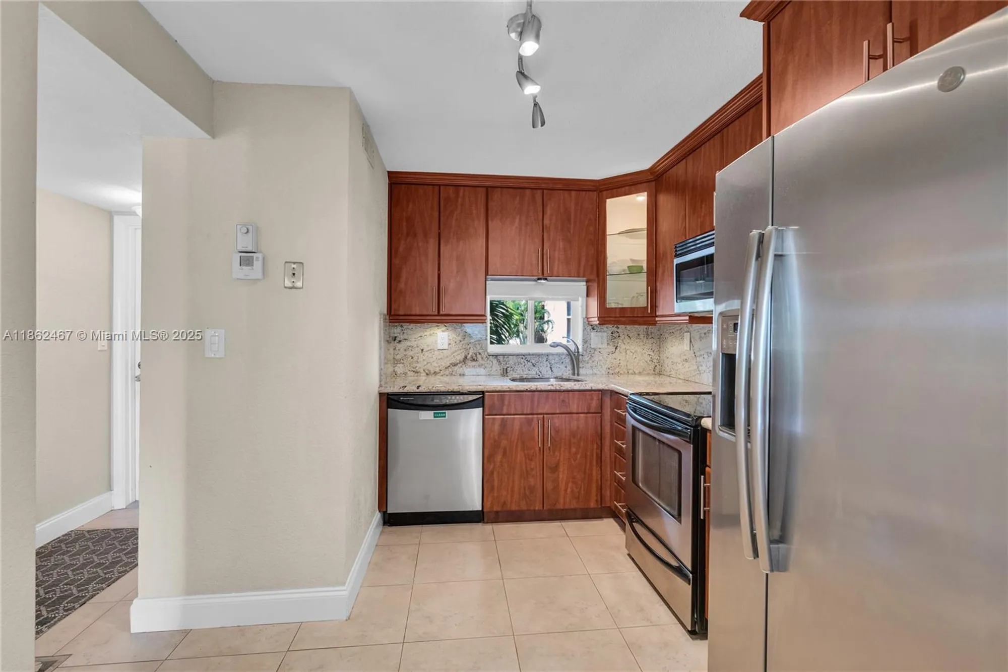 Property Slideshow image 14 of 20 | 9320 s hollybrook lake dr 203, Pembroke Pines, FL, 33025