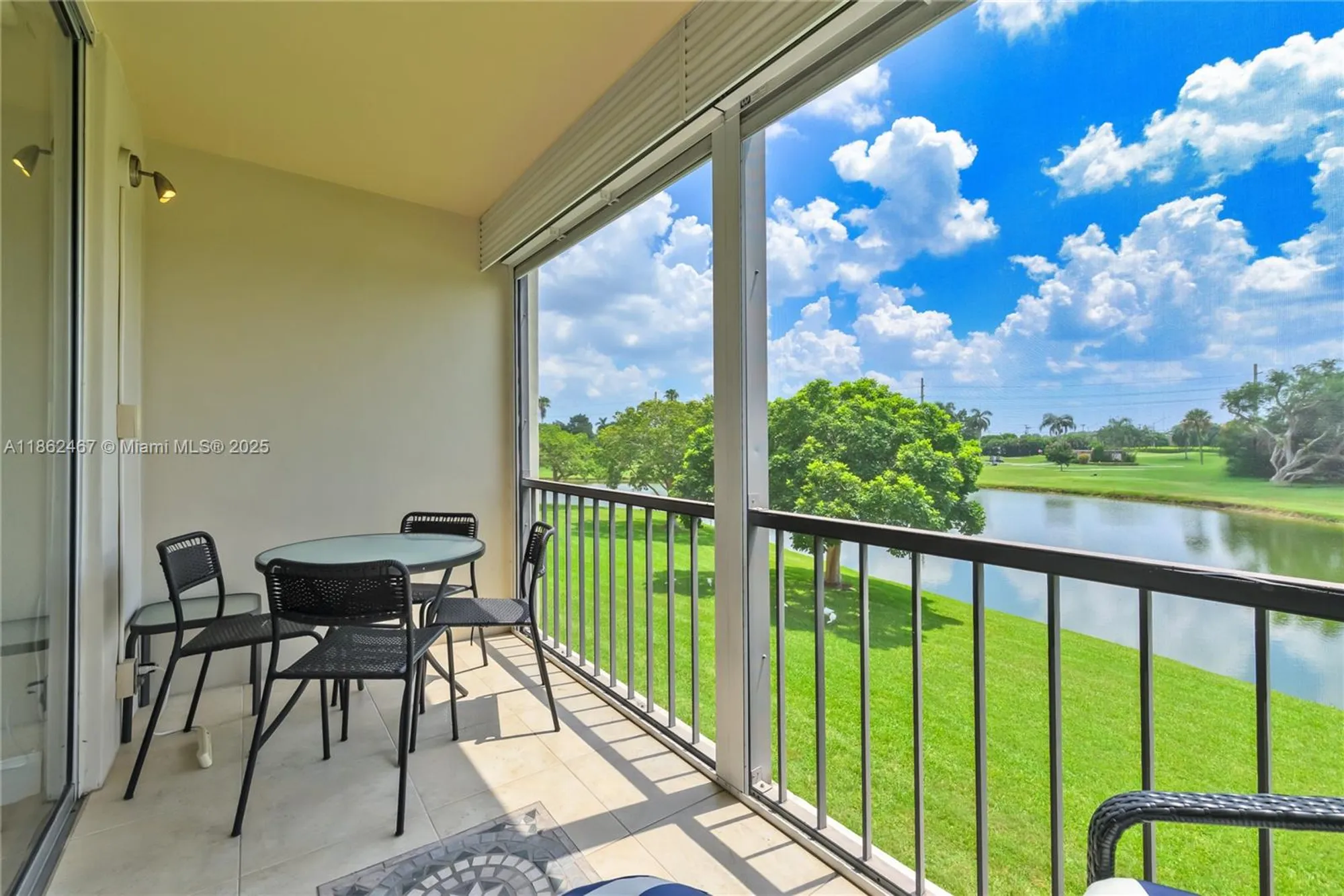 Property Slideshow image 4 of 20 | 9320 s hollybrook lake dr 203, Pembroke Pines, FL, 33025