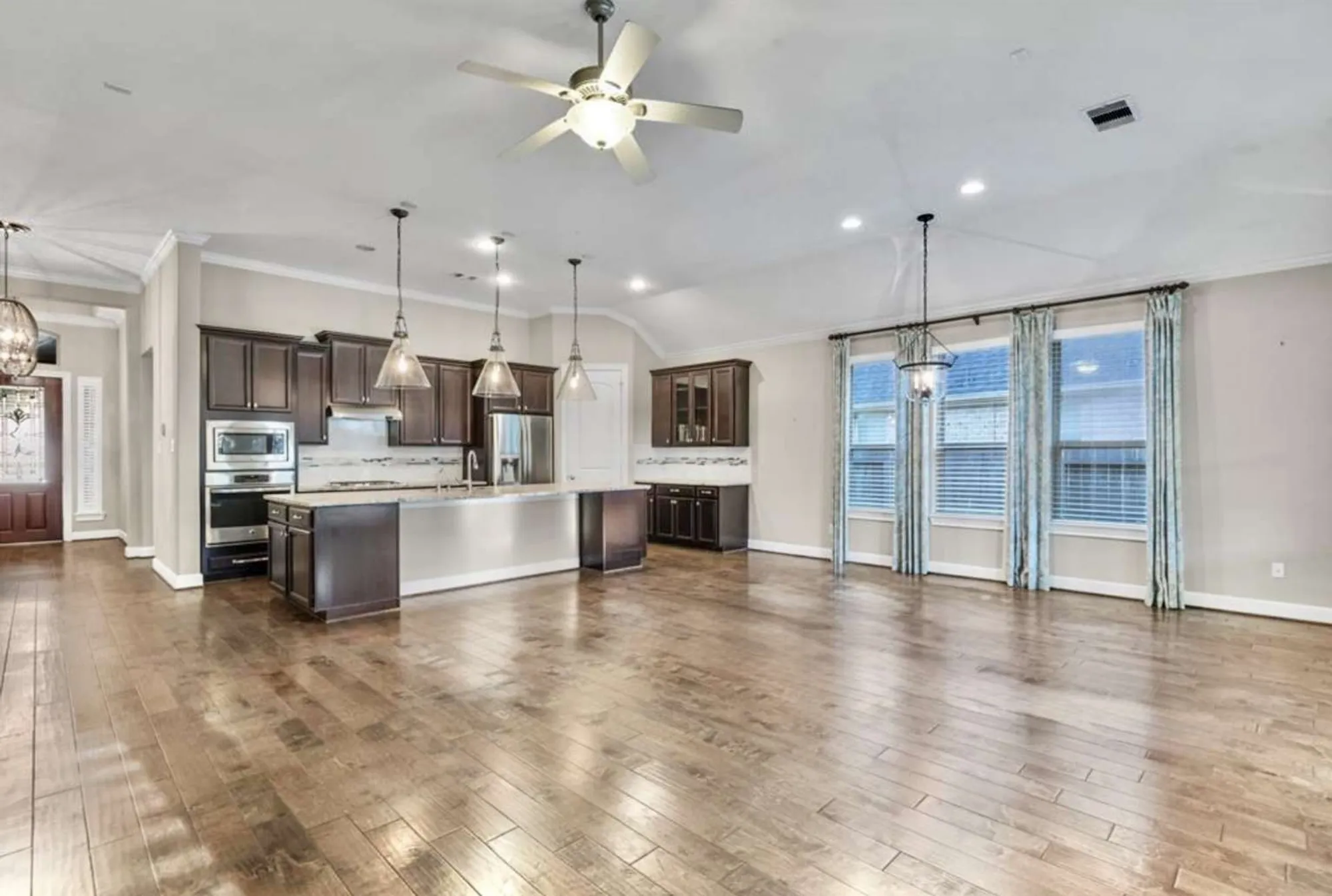 Property Slideshow image 14 of 38 | 118 bellardia ct, Montgomery, TX, 77316