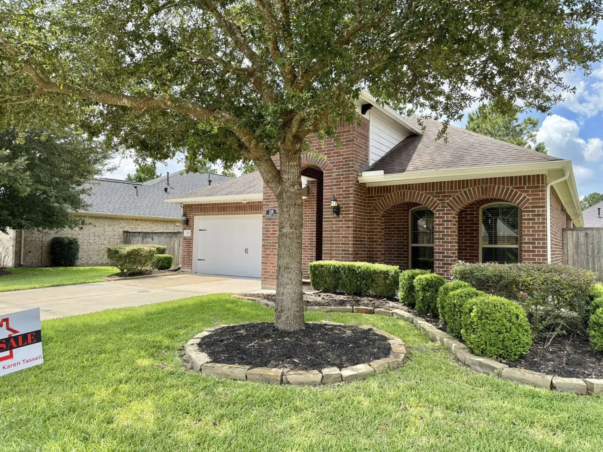 Property Slideshow image 2 of 38 | 118 bellardia ct, Montgomery, TX, 77316
