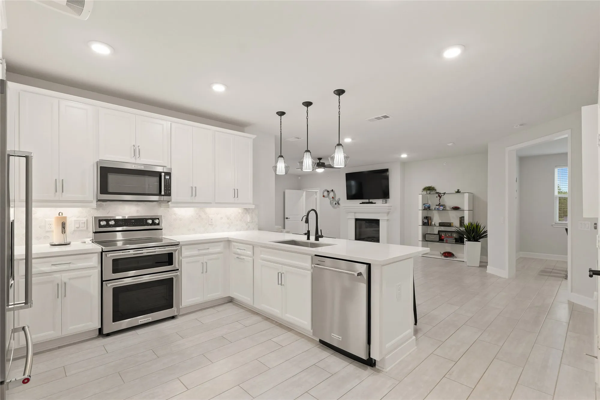 Property Slideshow image 1 of 32 | 6804 westview dr apt 1307, Houston, TX, 77055