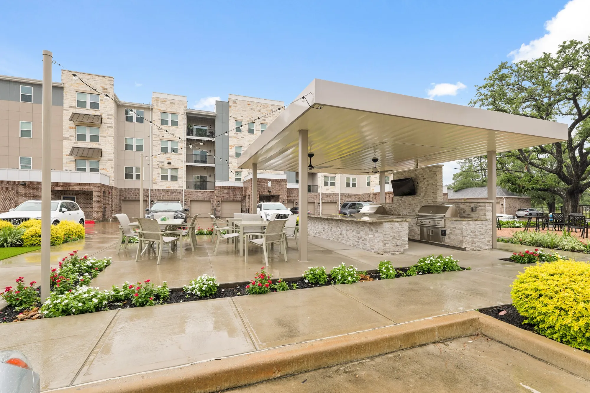 Property Slideshow image 26 of 32 | 6804 westview dr apt 1307, Houston, TX, 77055