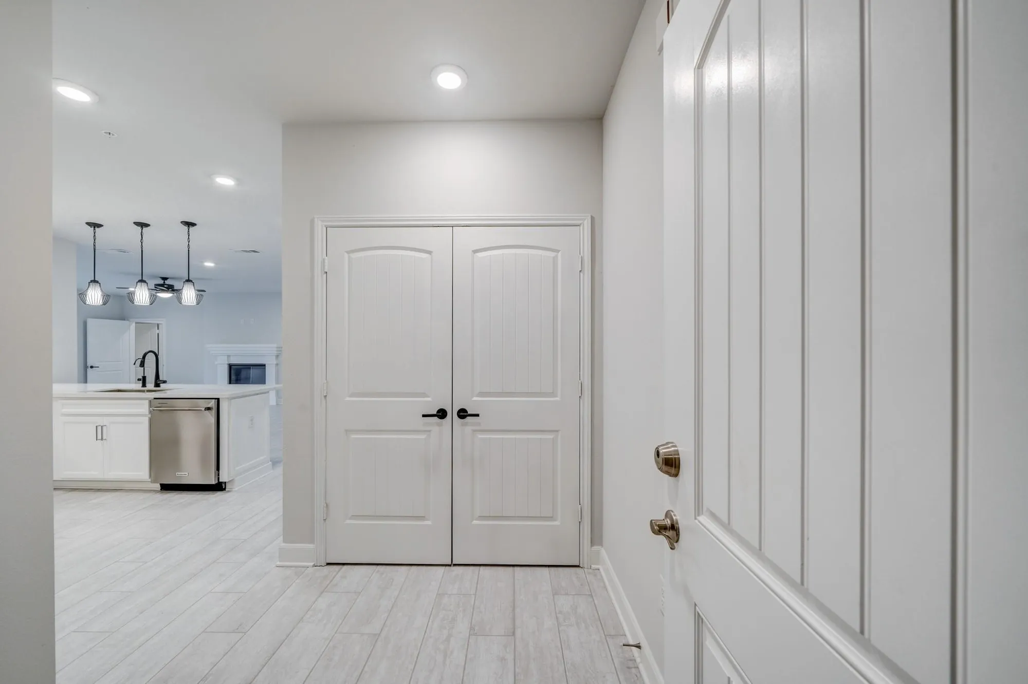 Property Slideshow image 4 of 32 | 6804 westview dr apt 1307, Houston, TX, 77055