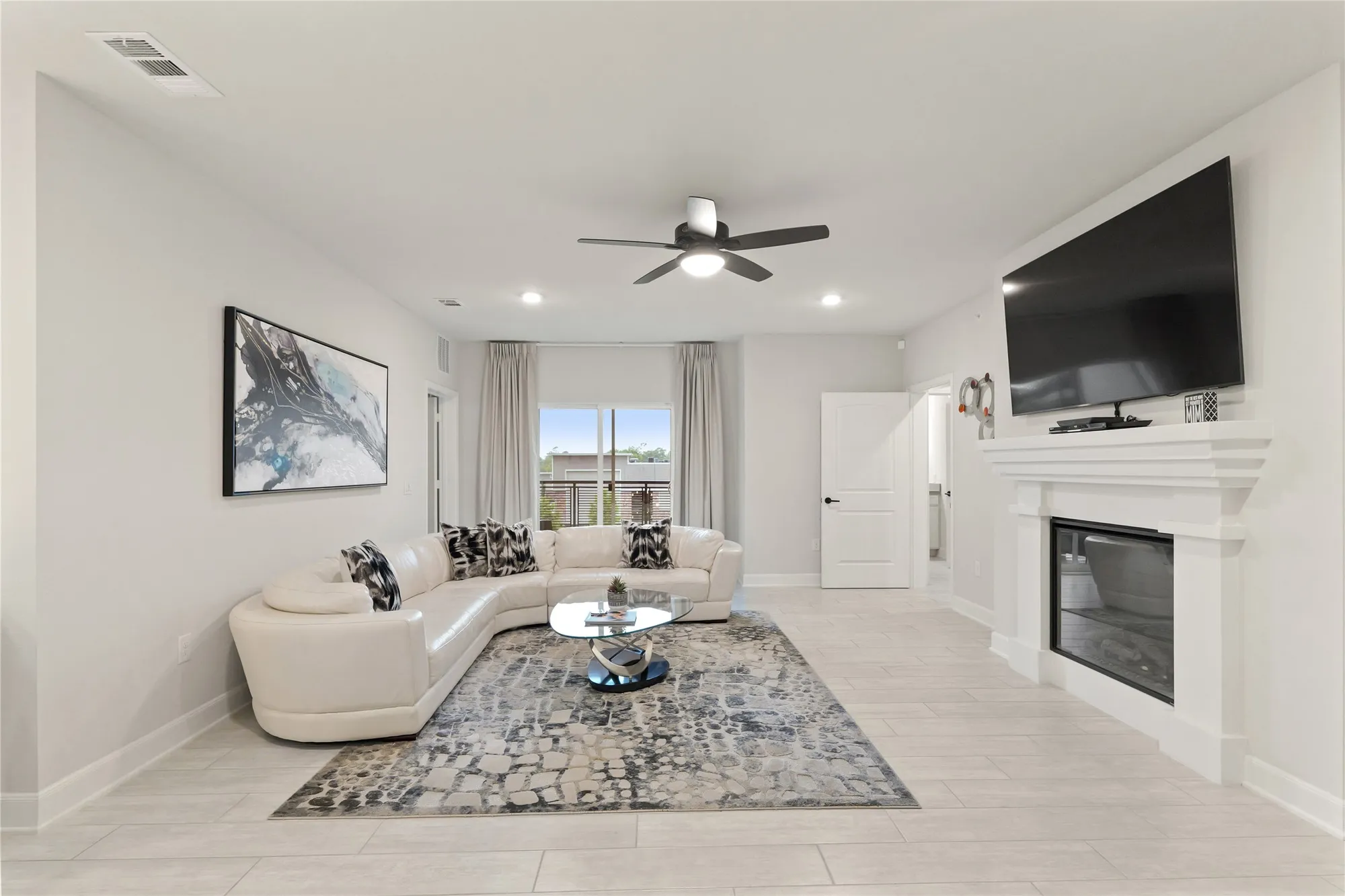 Property Slideshow image 6 of 32 | 6804 westview dr apt 1307, Houston, TX, 77055
