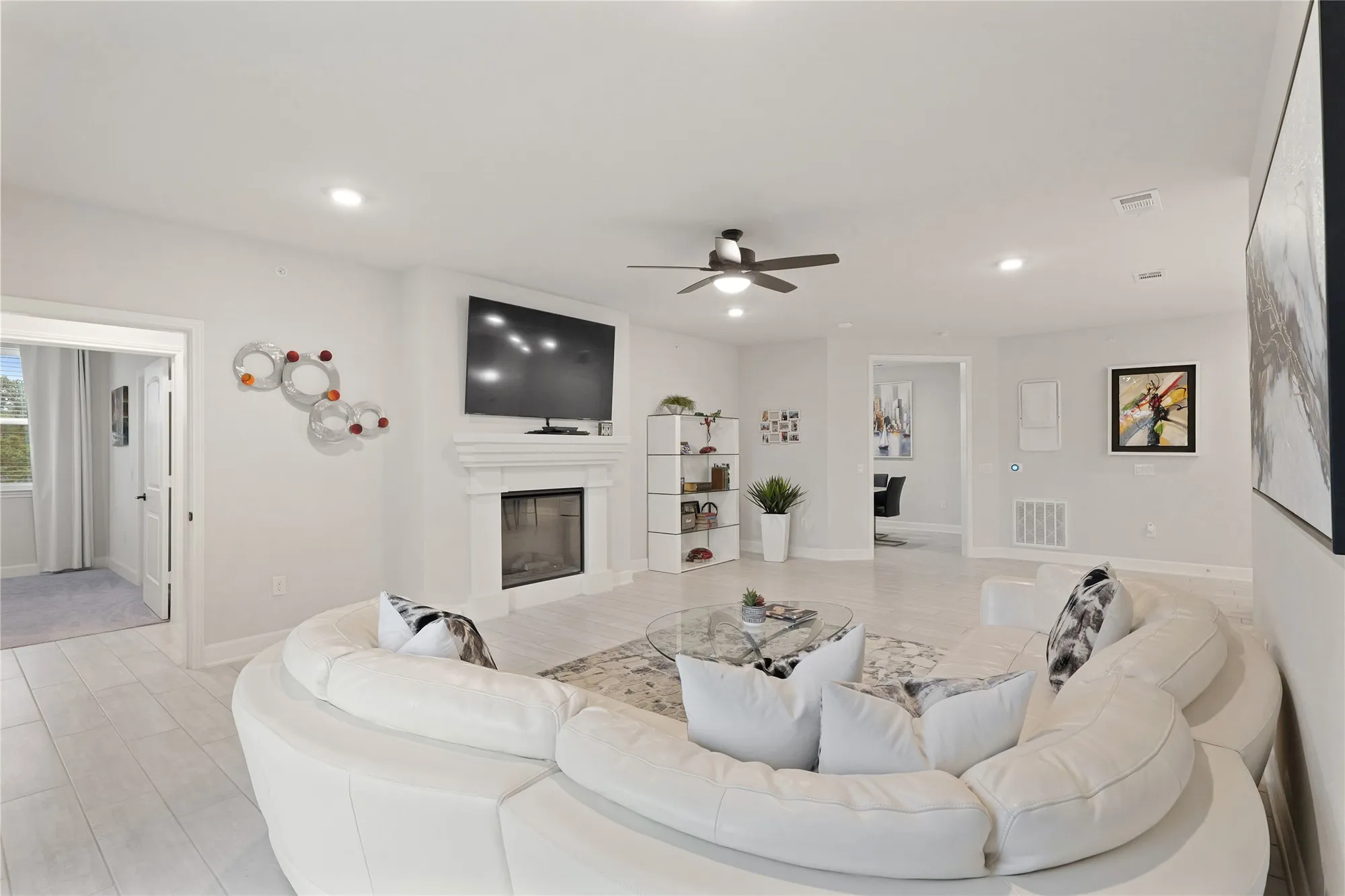 Property Slideshow image 7 of 32 | 6804 westview dr apt 1307, Houston, TX, 77055