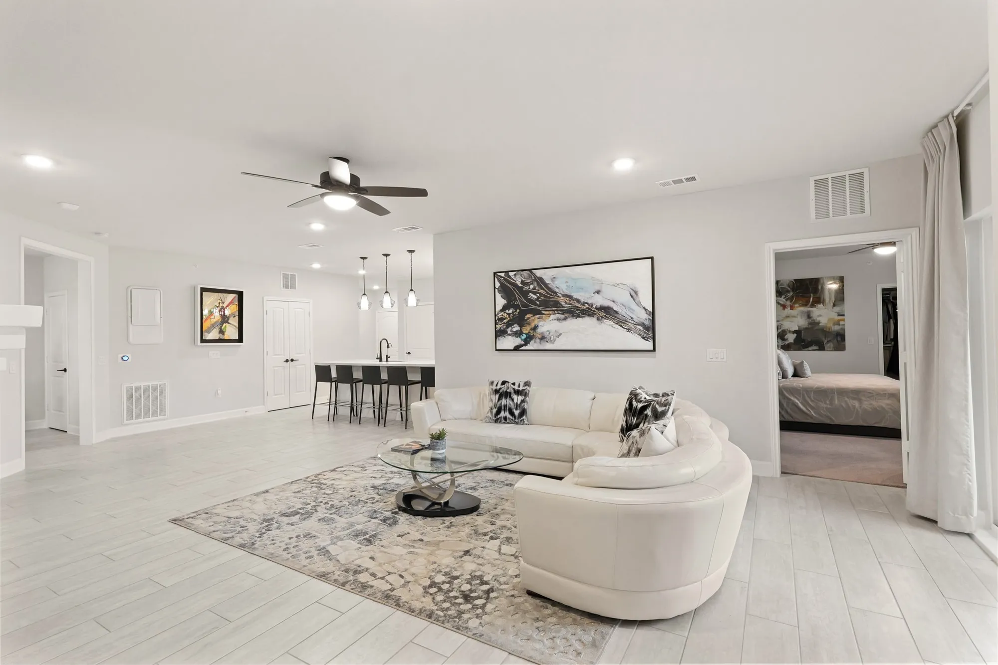 Property Slideshow image 8 of 32 | 6804 westview dr apt 1307, Houston, TX, 77055