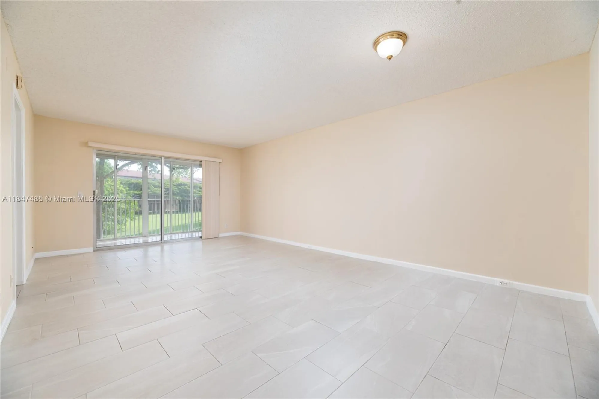 Property Slideshow image 4 of 21 | 13000 sw 15th ct 206u, Pembroke Pines, FL, 33027
