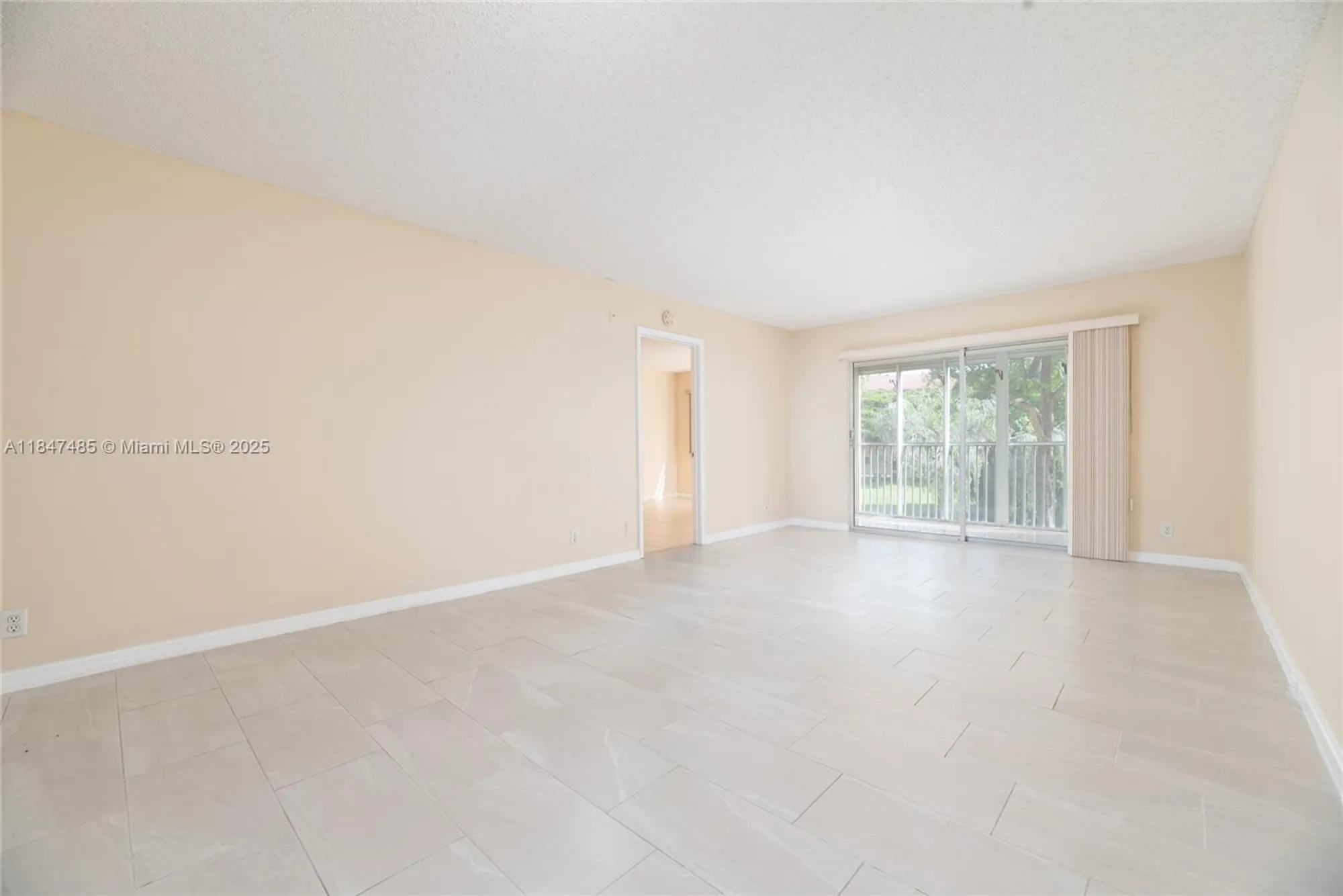 Property Slideshow image 5 of 21 | 13000 sw 15th ct 206u, Pembroke Pines, FL, 33027