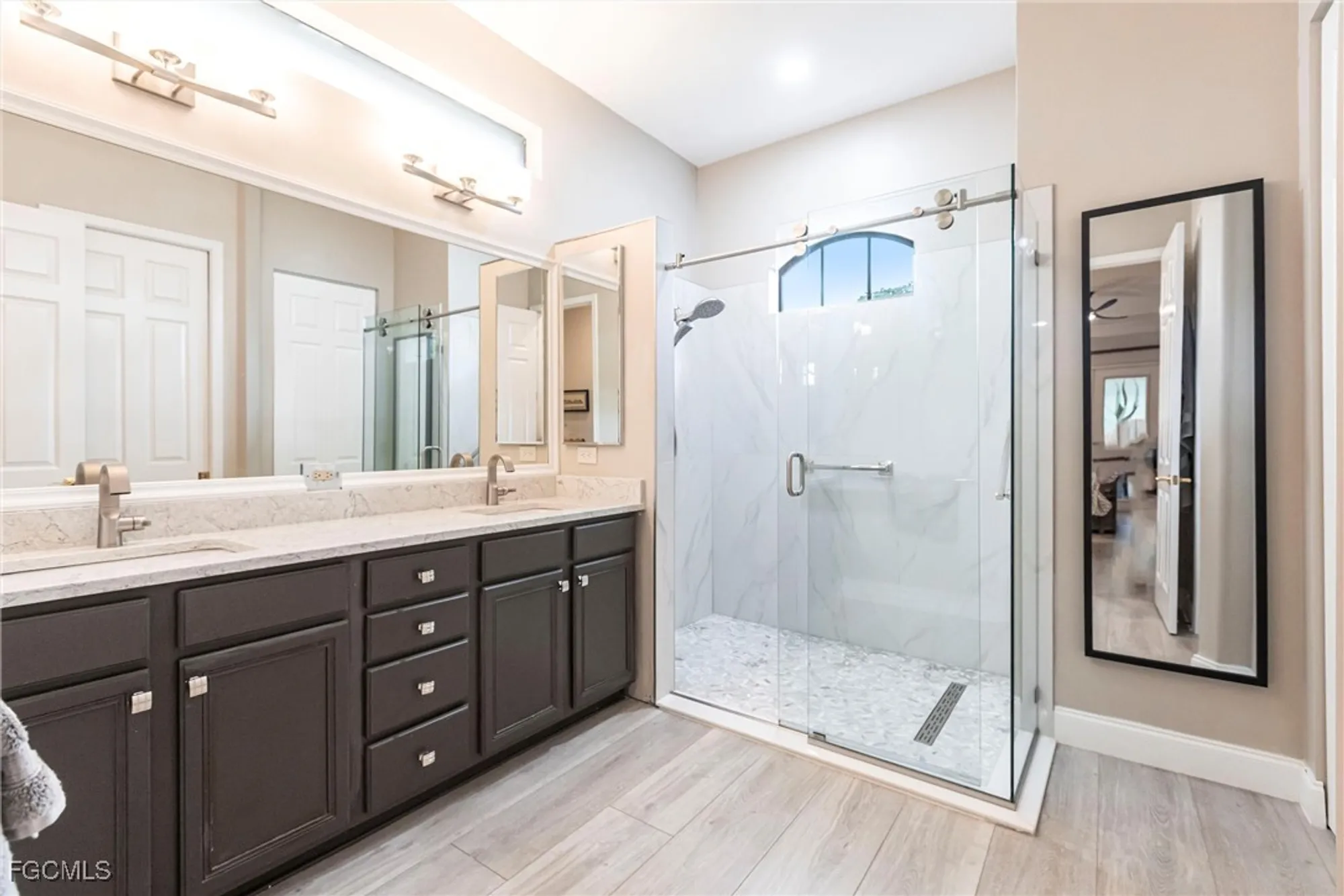 Property Slideshow image 23 of 49 | 3360 shady bnd, Fort Myers, FL, 33905