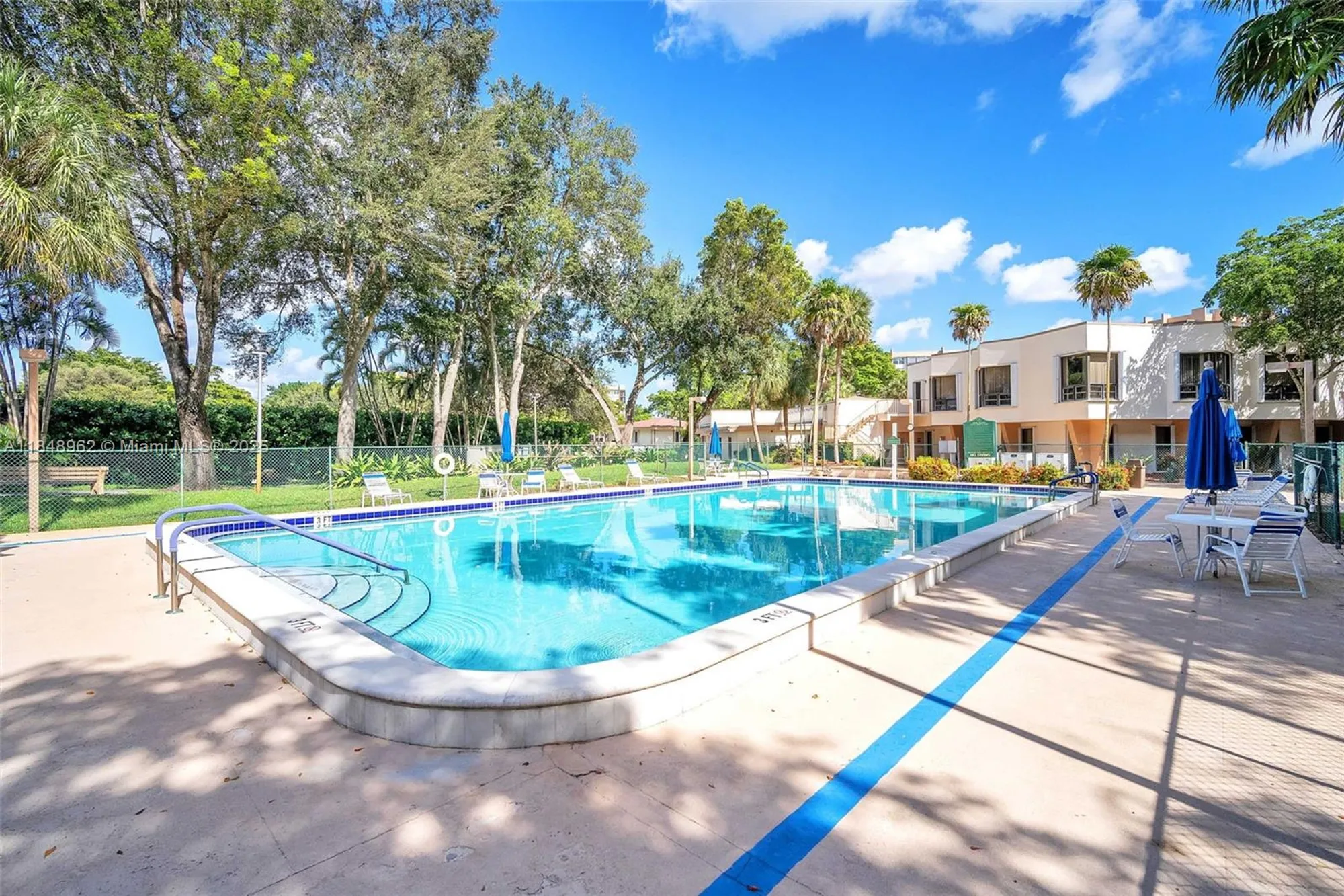 Property Slideshow image 19 of 28 | 1000 saint charles pl apt 512, Pembroke Pines, FL, 33026