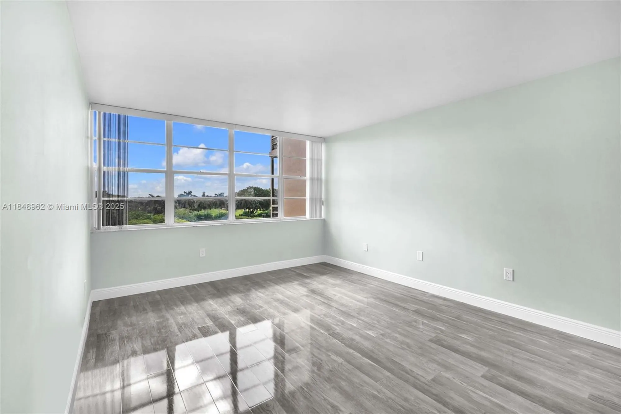 Property Slideshow image 10 of 28 | 1000 saint charles pl apt 512, Pembroke Pines, FL, 33026