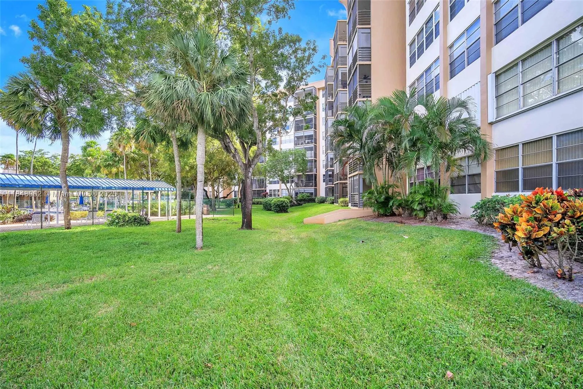 Property Slideshow image 24 of 28 | 1000 saint charles pl apt 512, Pembroke Pines, FL, 33026