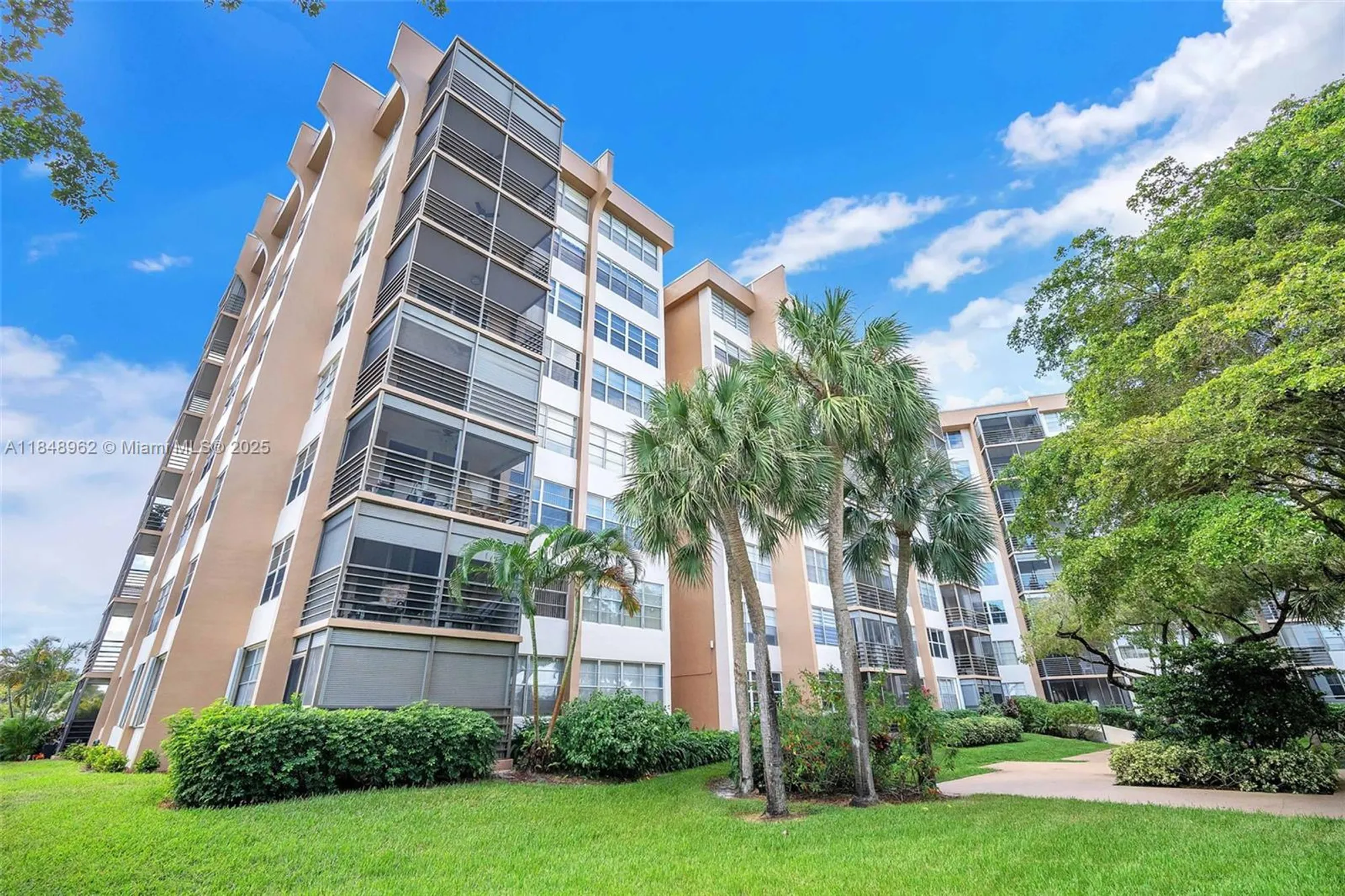 Property Slideshow image 25 of 28 | 1000 saint charles pl apt 512, Pembroke Pines, FL, 33026