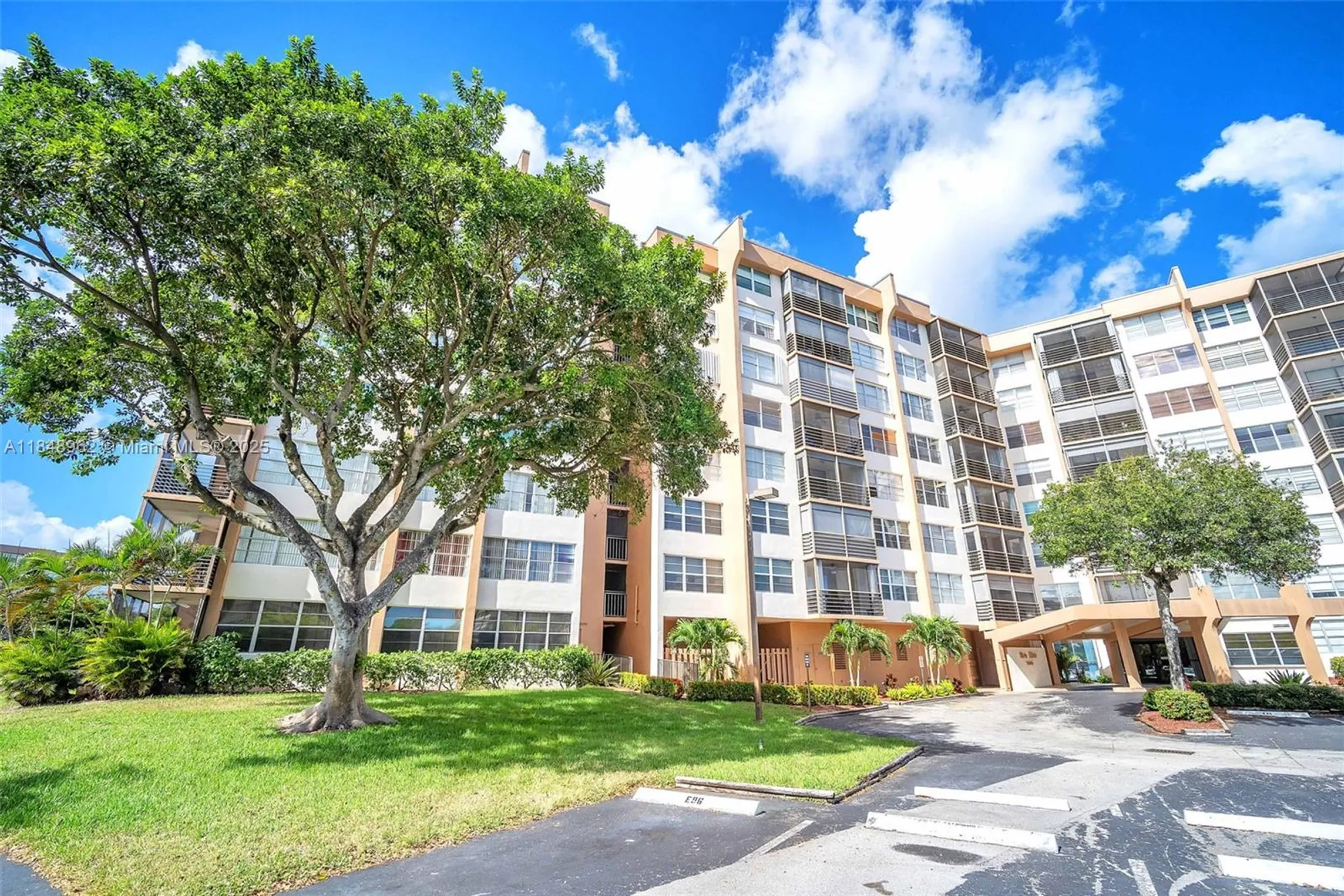 Property Slideshow image 27 of 28 | 1000 saint charles pl apt 512, Pembroke Pines, FL, 33026