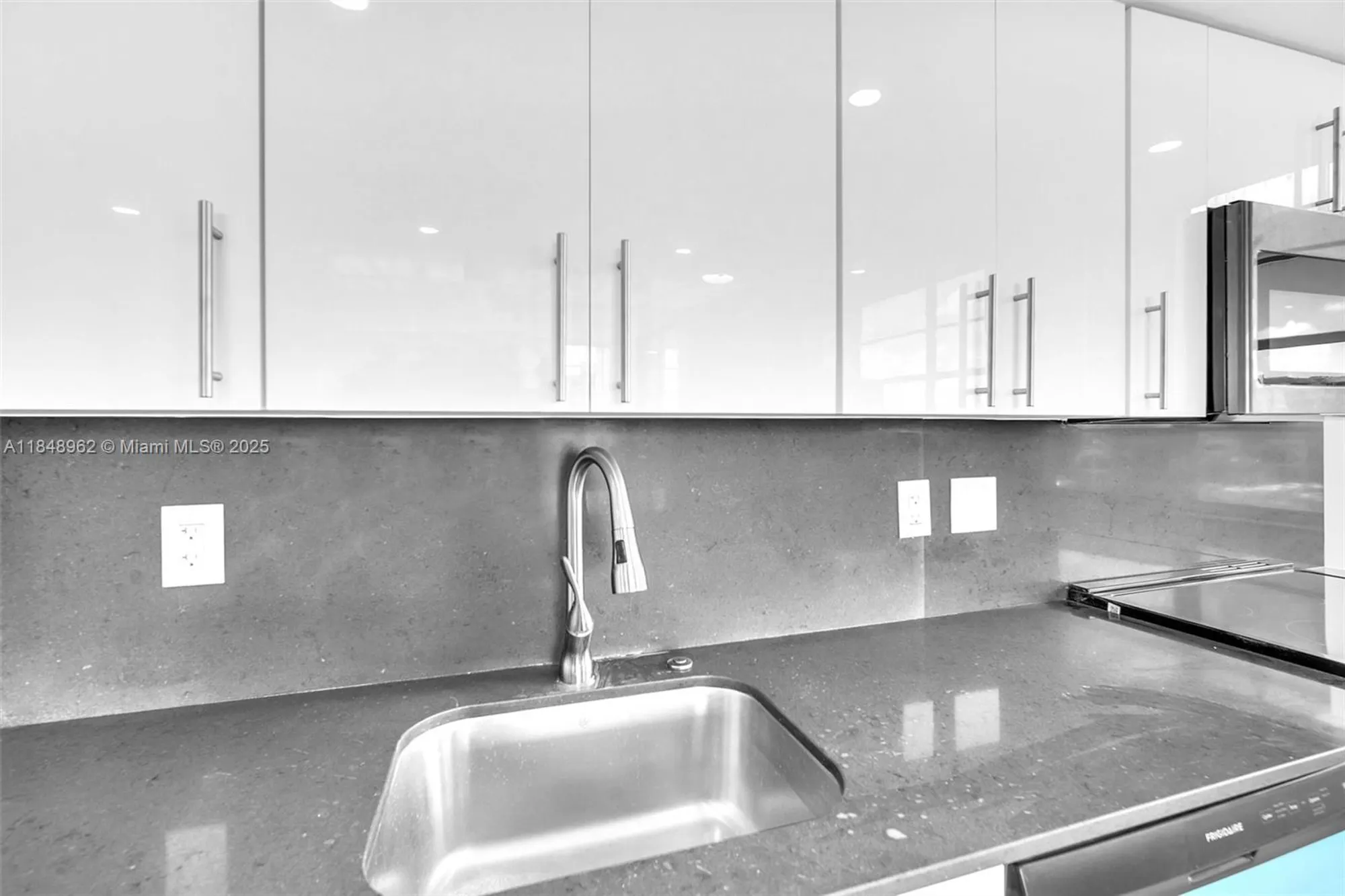 Property Slideshow image 2 of 28 | 1000 saint charles pl apt 512, Pembroke Pines, FL, 33026