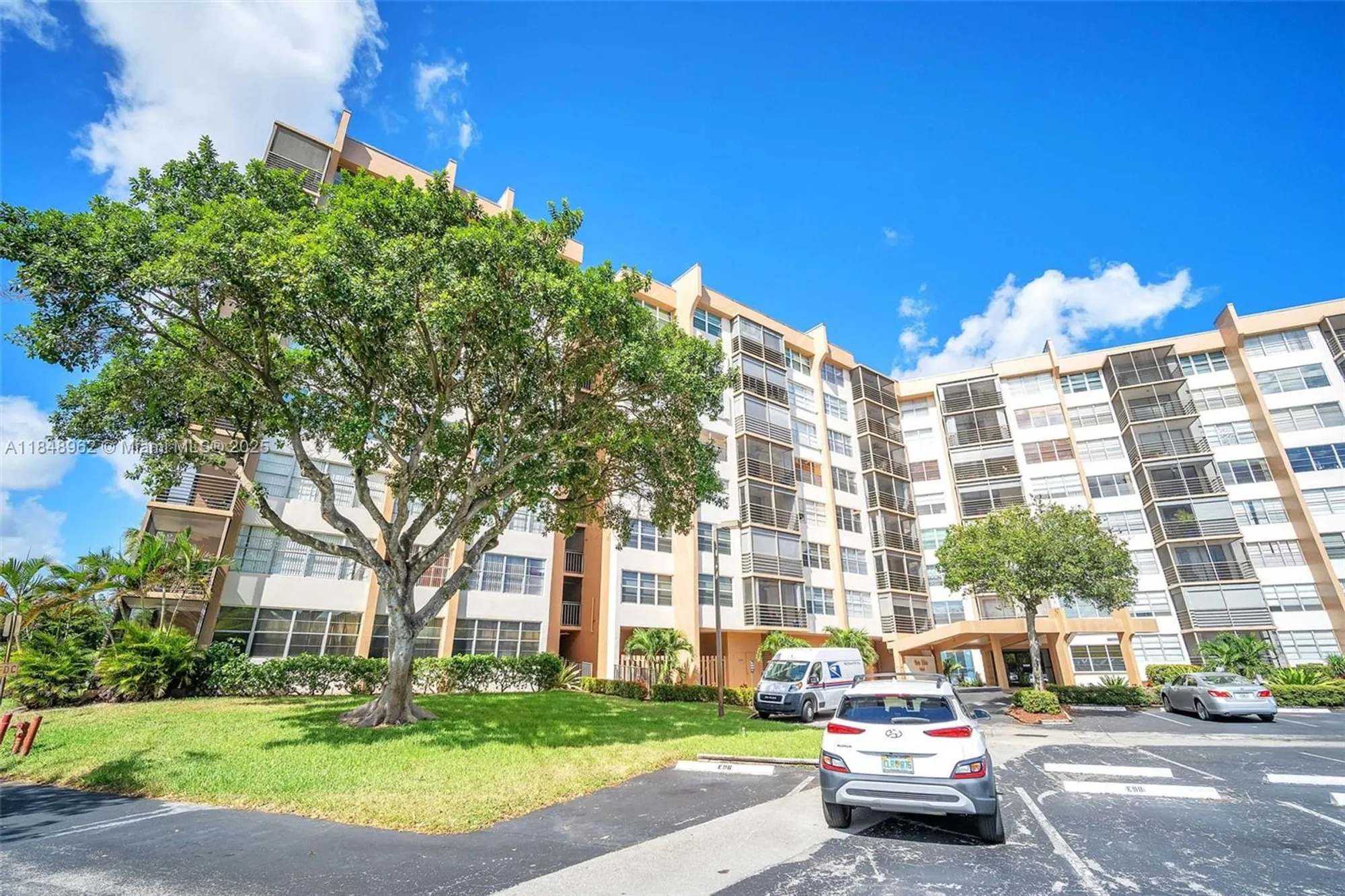 Property Slideshow image 20 of 28 | 1000 saint charles pl apt 512, Pembroke Pines, FL, 33026