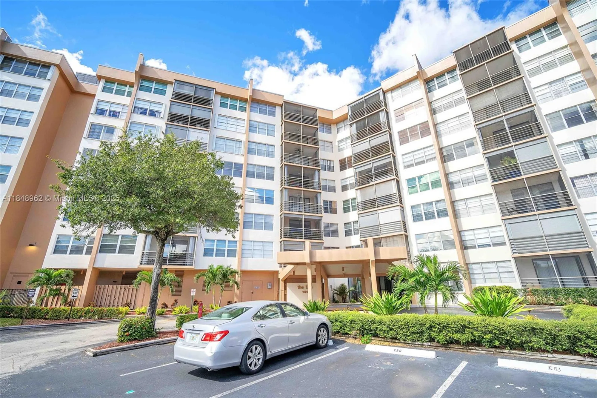 Property Slideshow image 21 of 28 | 1000 saint charles pl apt 512, Pembroke Pines, FL, 33026