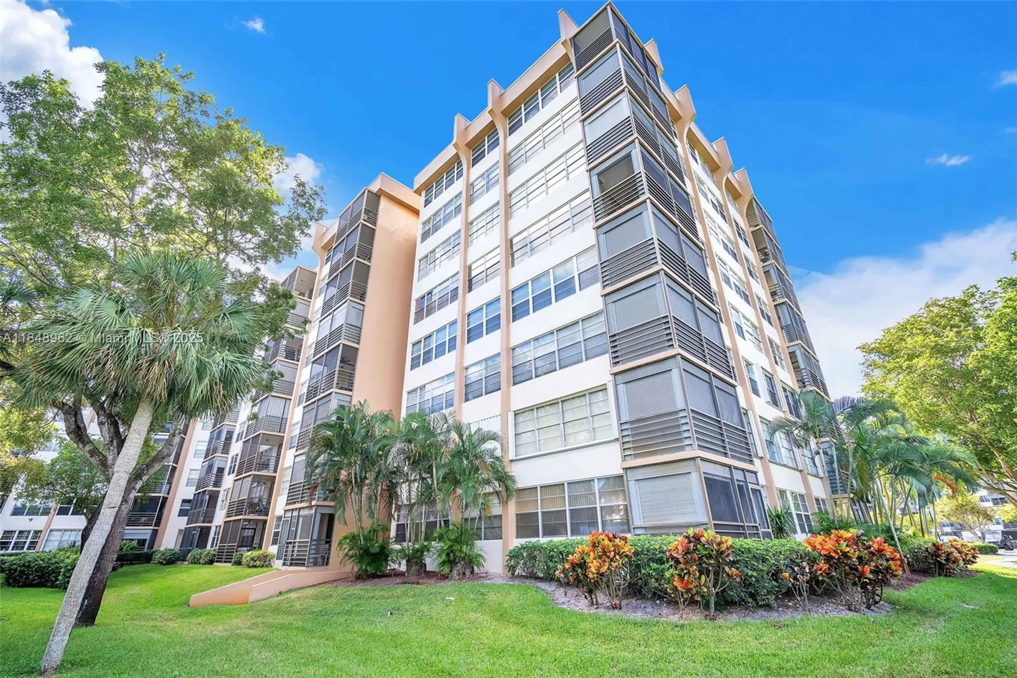 Property Slideshow image 23 of 28 | 1000 saint charles pl apt 512, Pembroke Pines, FL, 33026