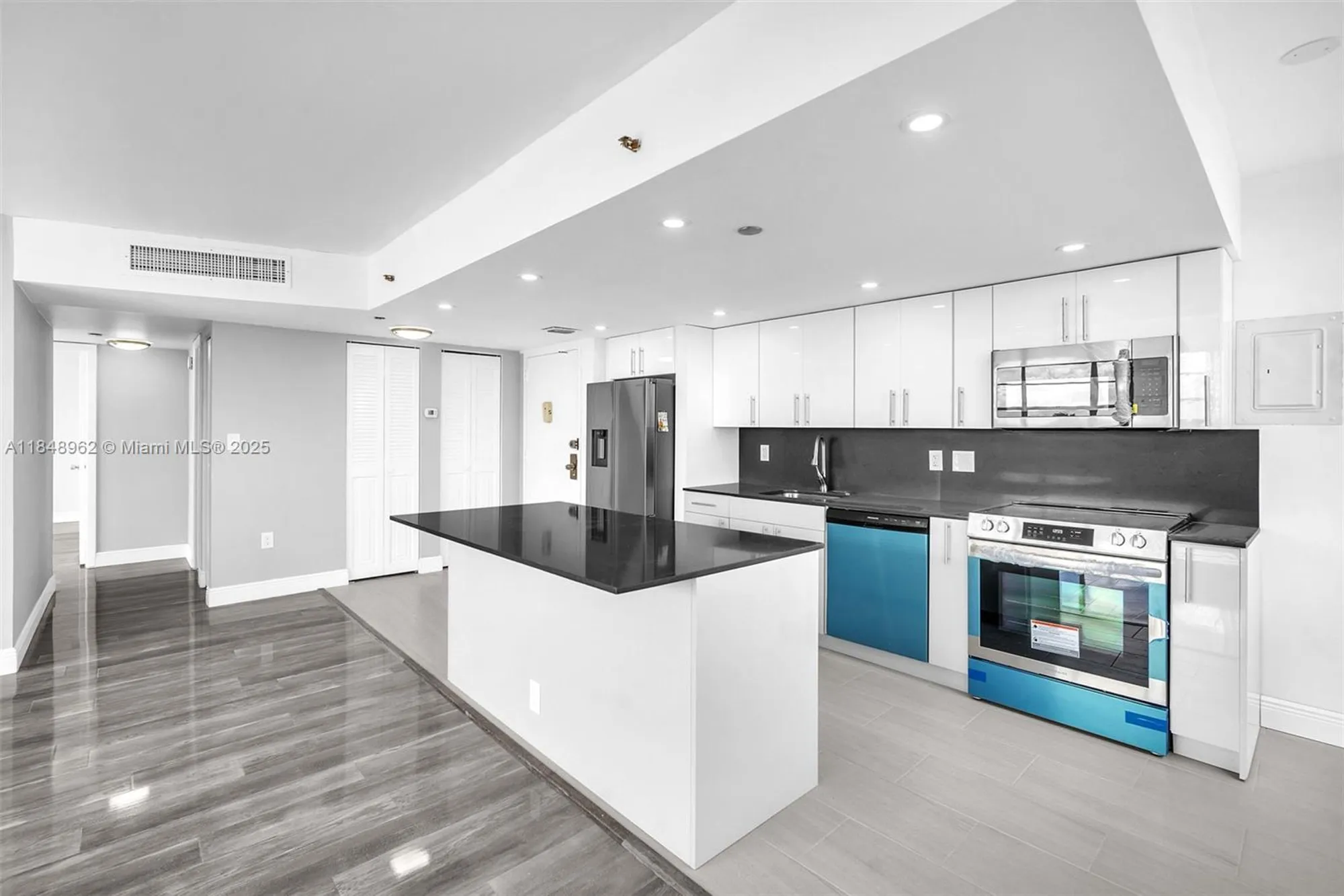 Property Slideshow image 5 of 28 | 1000 saint charles pl apt 512, Pembroke Pines, FL, 33026